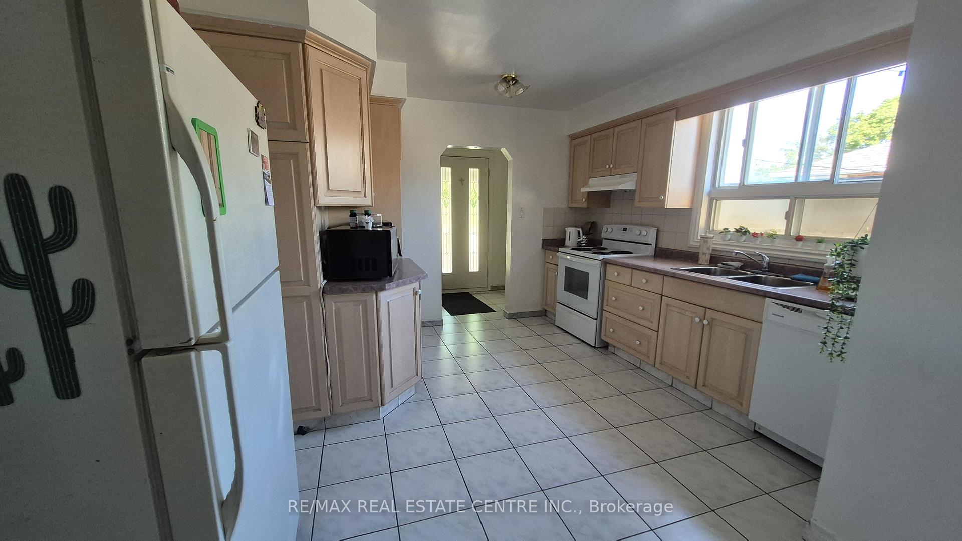 Photo 10 of Unit Upper, 71 Gunton Drive, Etobicoke, West Humber-Clairville — HOMEH
