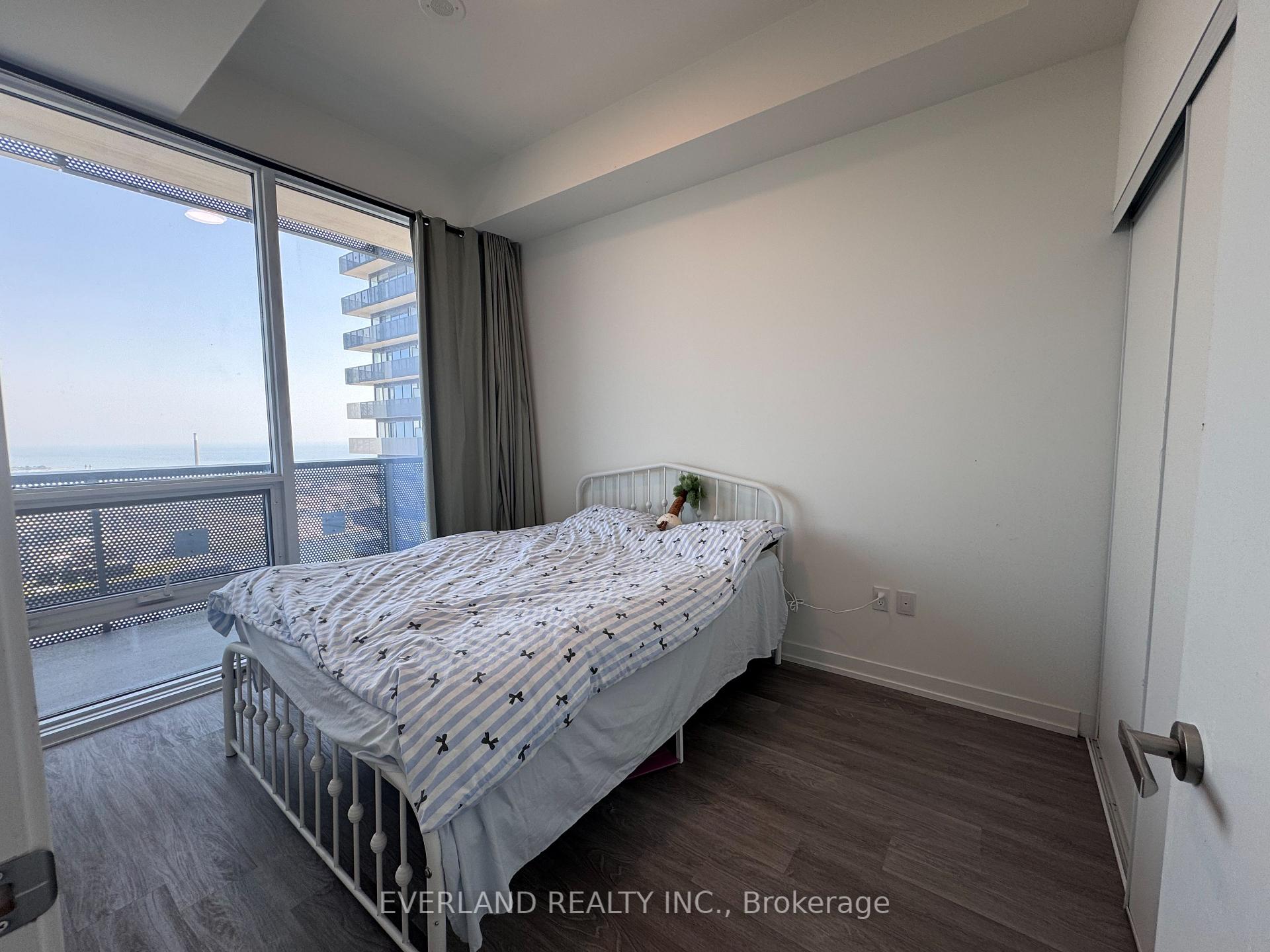 Photo 10 of Unit 7007, 55 Cooper Street, Toronto, Waterfront Communities — HOMEH