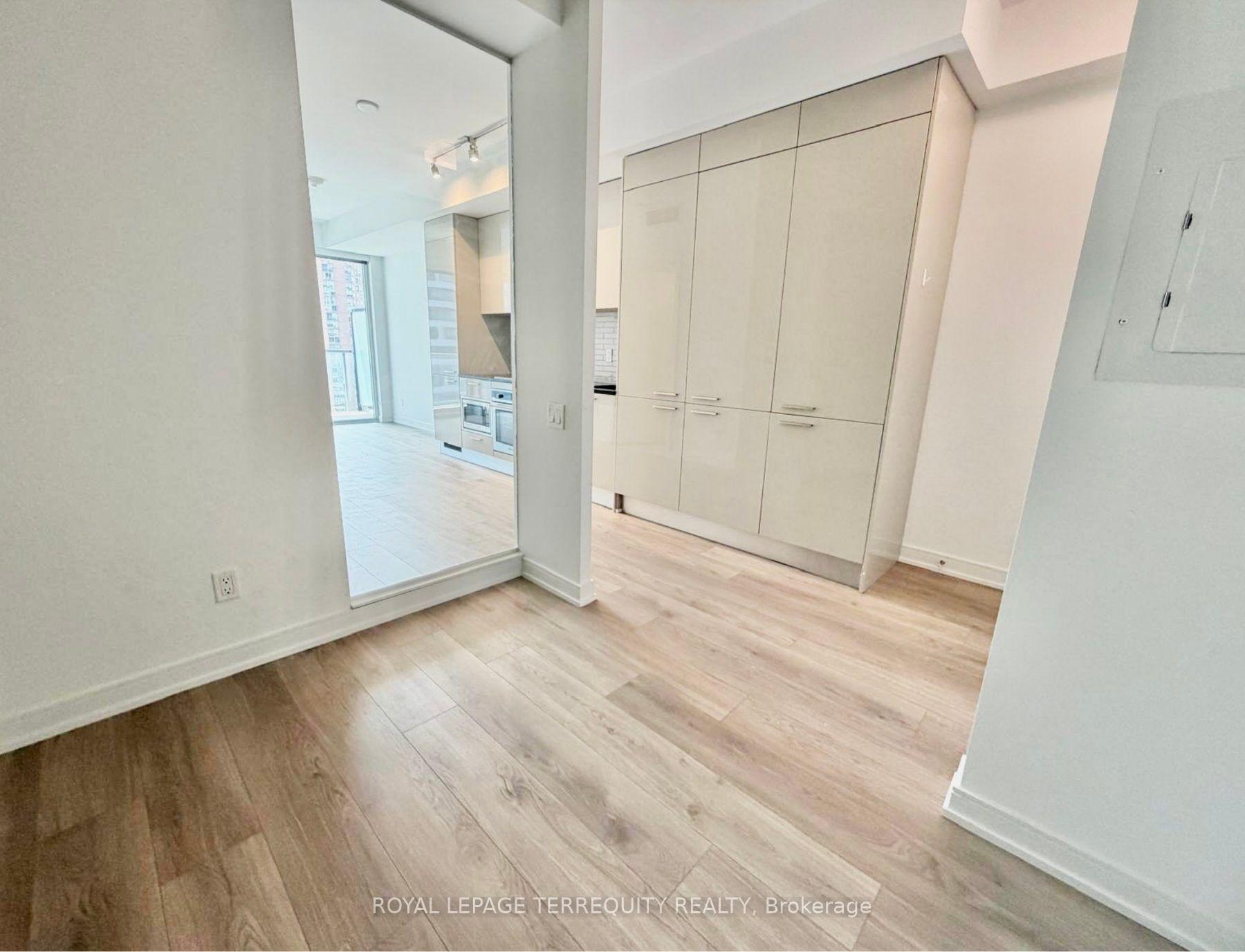 Photo 8 of Unit 1611, 3 Gloucester Street, Toronto, Church-Yonge Corridor — HOMEH