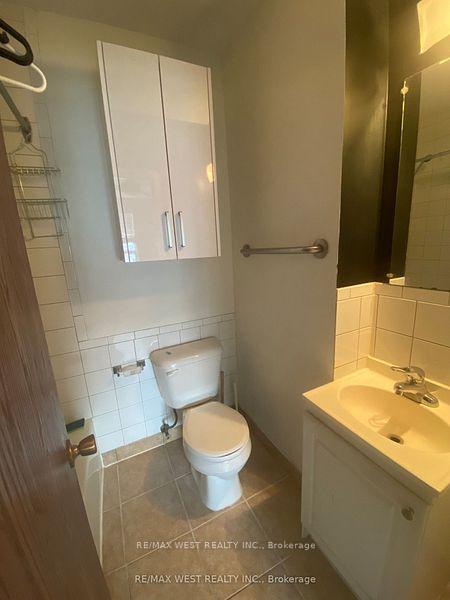 Photo 4 of Unit 2, 35 Lansdowne Avenue, Toronto, Roncesvalles — HOMEH