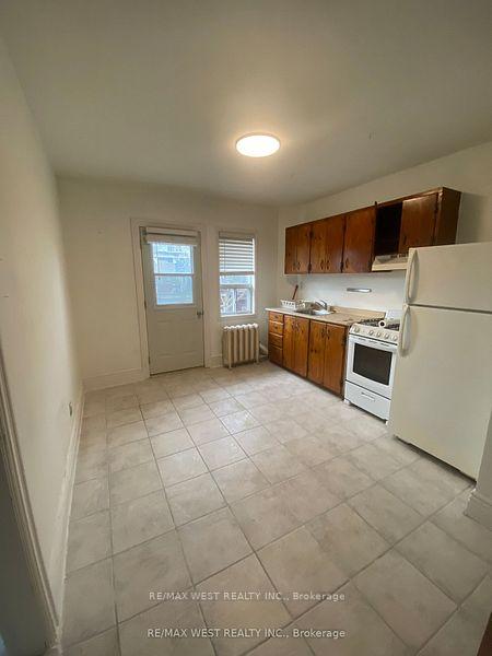 Photo 6 of Unit 2, 35 Lansdowne Avenue, Toronto, Roncesvalles — HOMEH