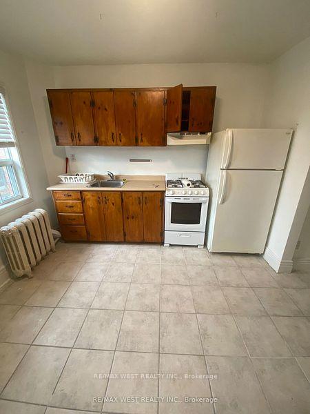 Photo 7 of Unit 2, 35 Lansdowne Avenue, Toronto, Roncesvalles — HOMEH