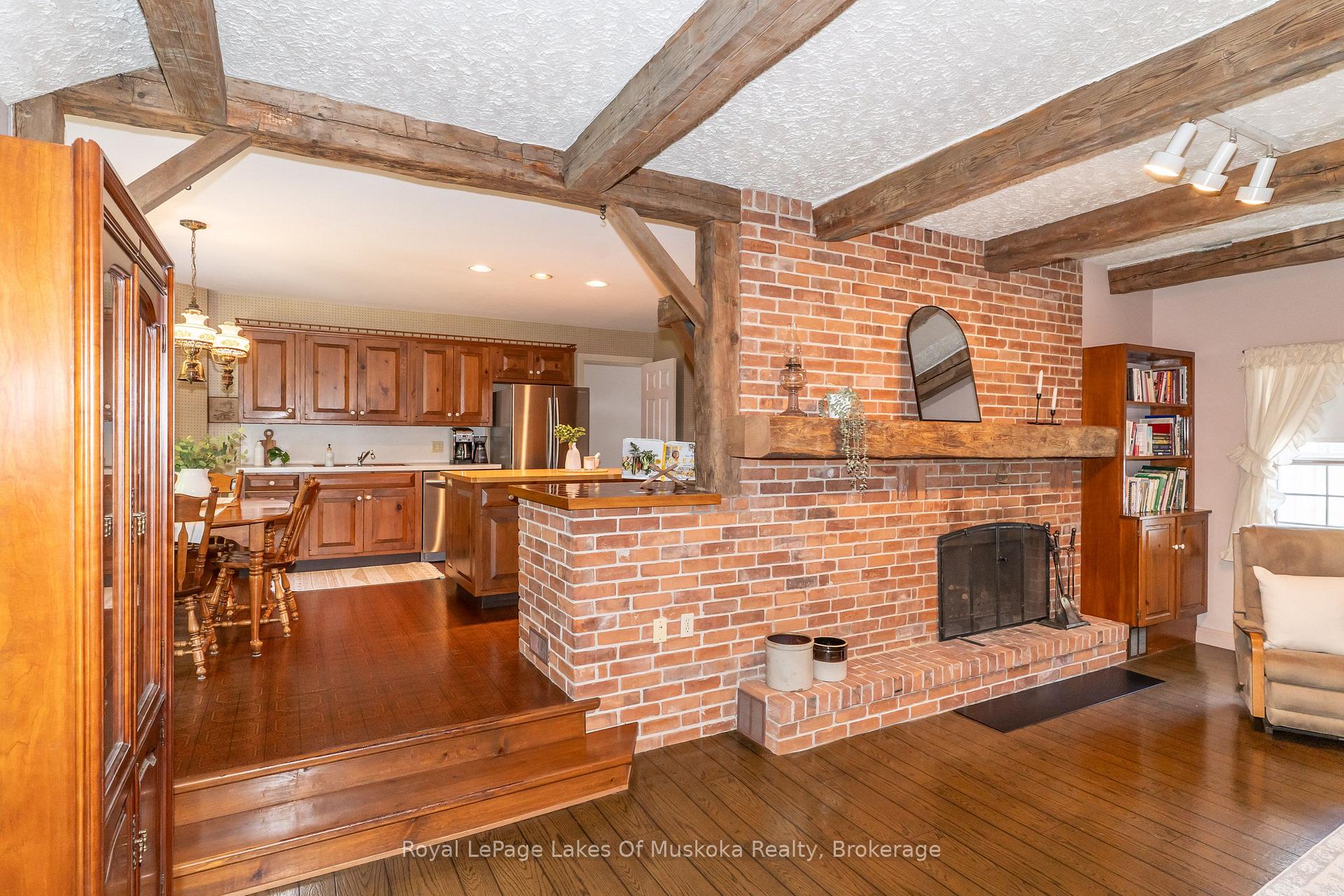 Photo 10 of 33 South Muskoka Drive, Bracebridge, Macaulay — HOMEH