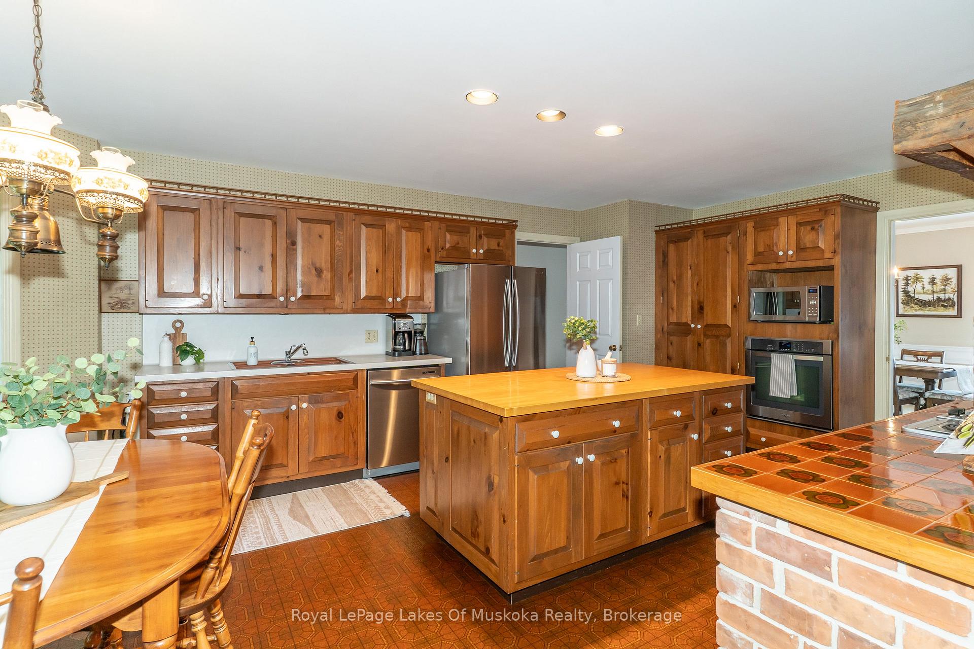 Photo 11 of 33 South Muskoka Drive, Bracebridge, Macaulay — HOMEH
