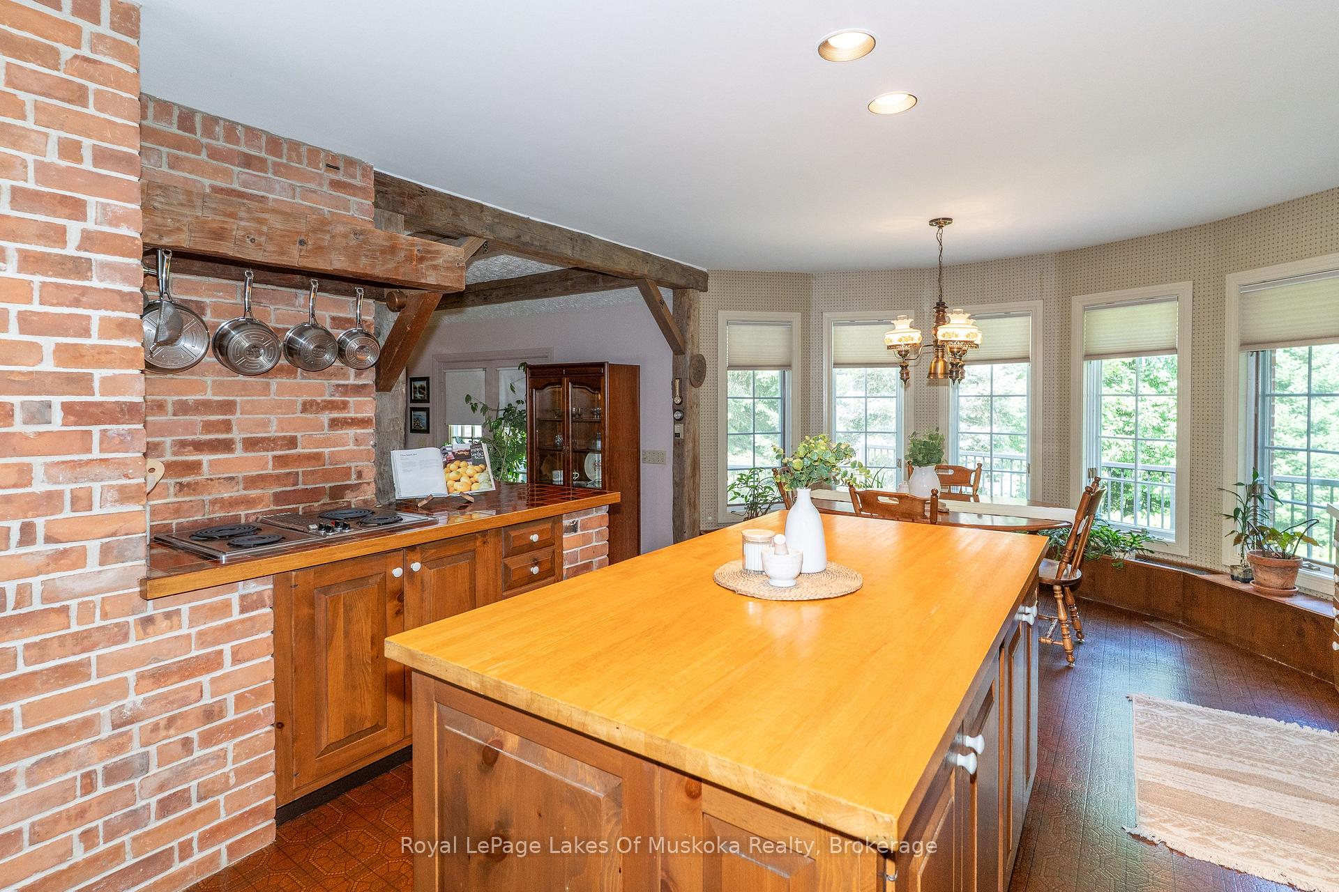 Photo 12 of 33 South Muskoka Drive, Bracebridge, Macaulay — HOMEH