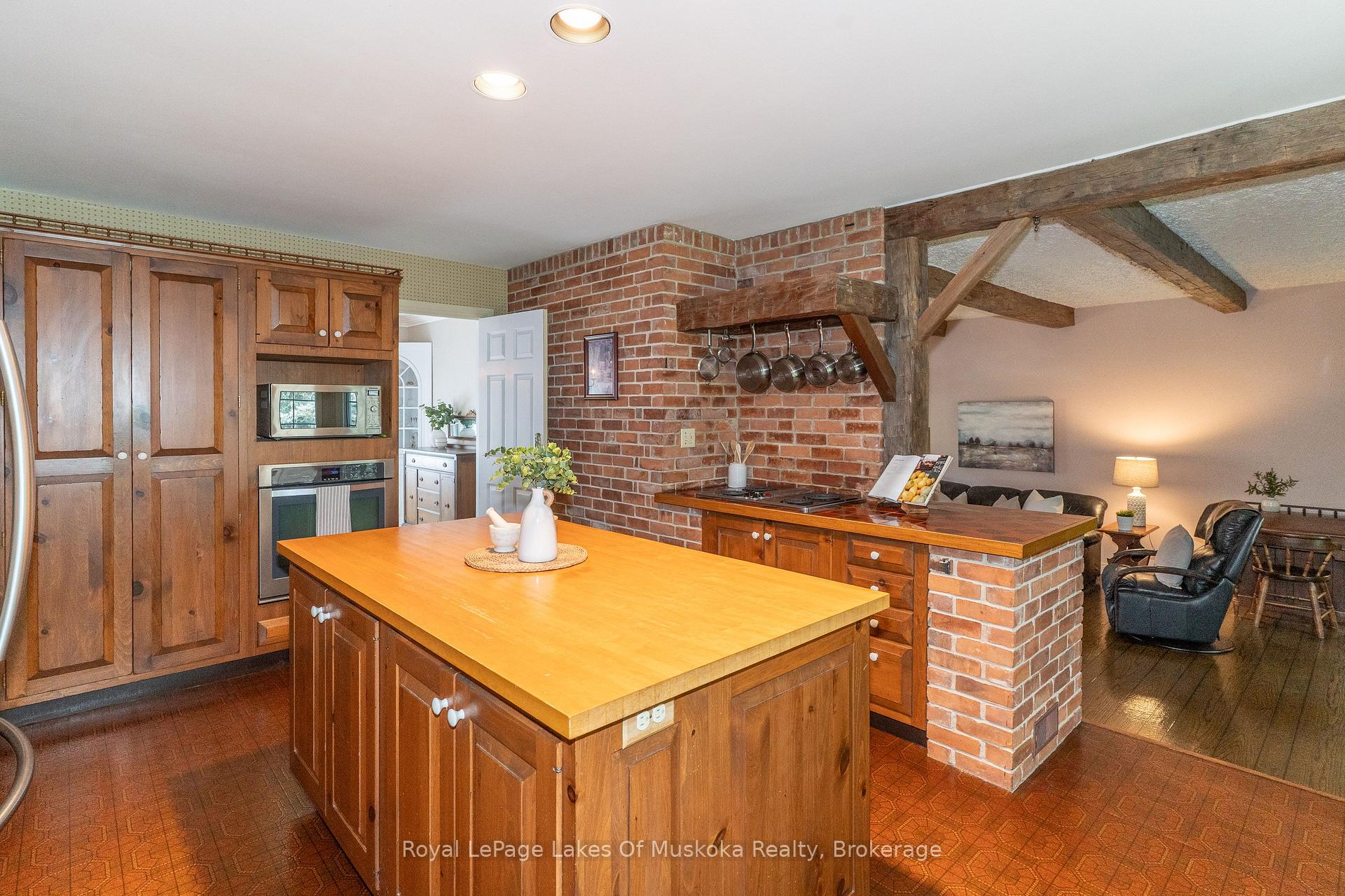 Photo 14 of 33 South Muskoka Drive, Bracebridge, Macaulay — HOMEH