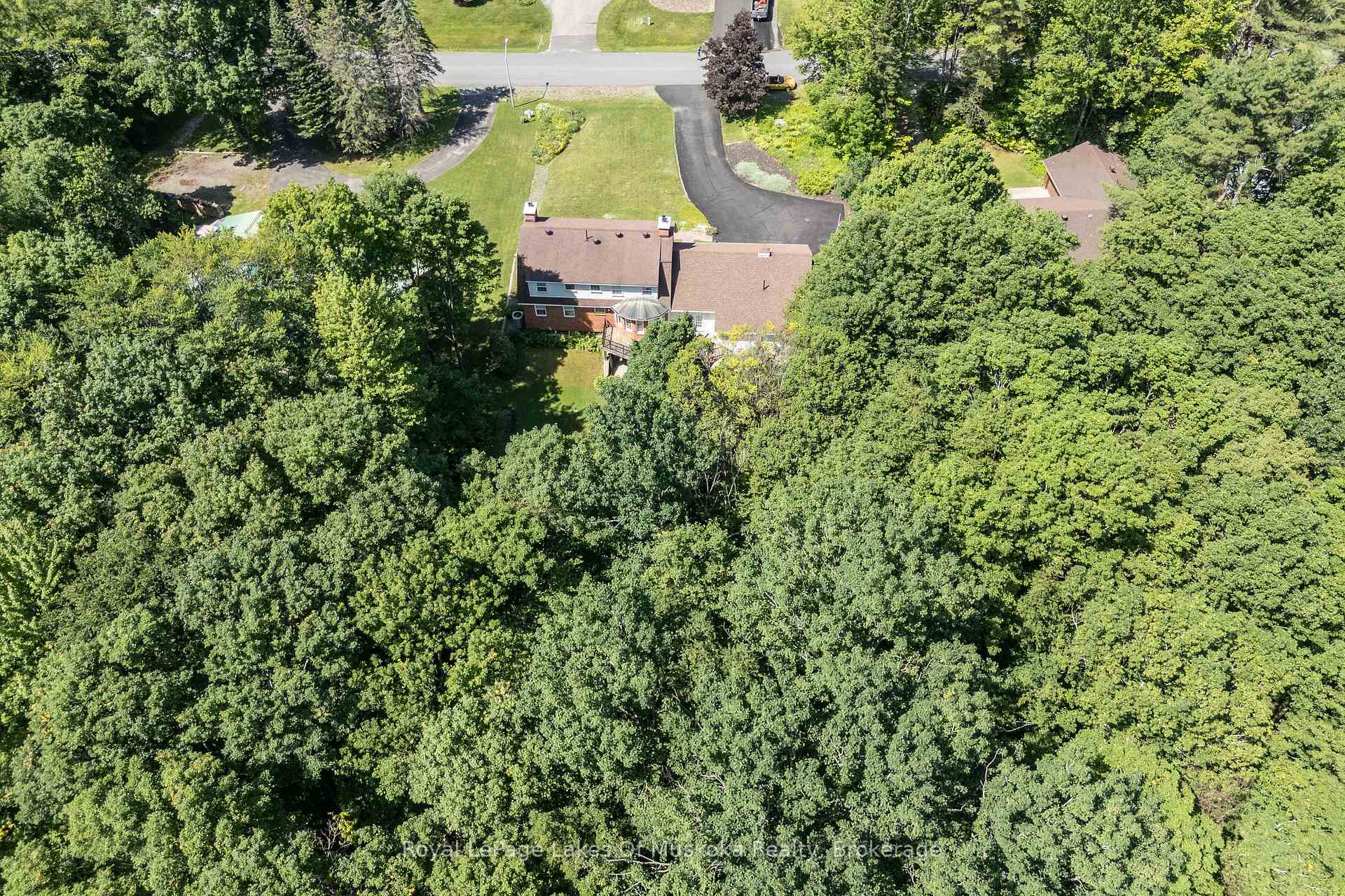 Photo 40 of 33 South Muskoka Drive, Bracebridge, Macaulay — HOMEH