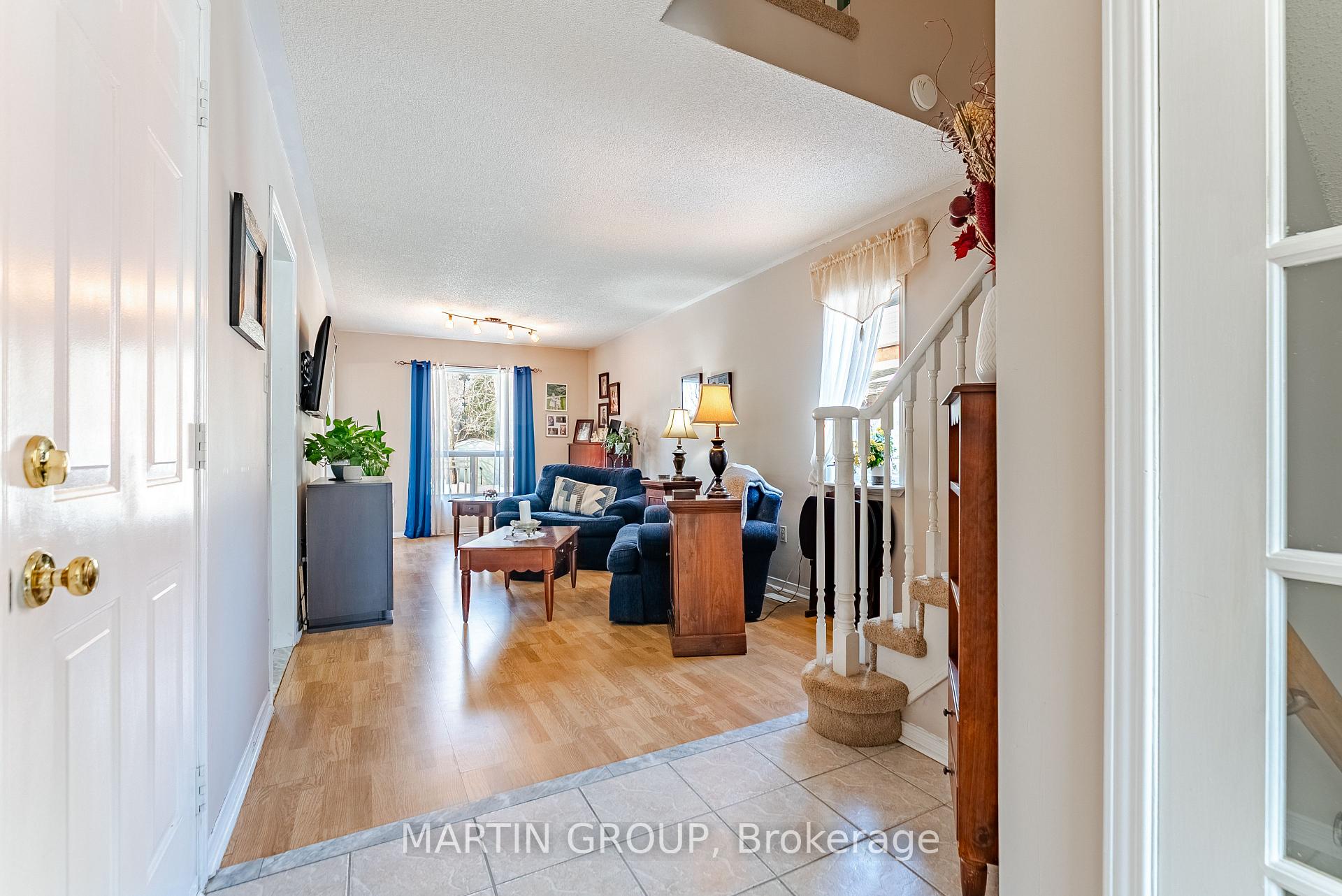 Photo 3 of 413 Levanna Lane, Oakville, River Oaks — HOMEH
