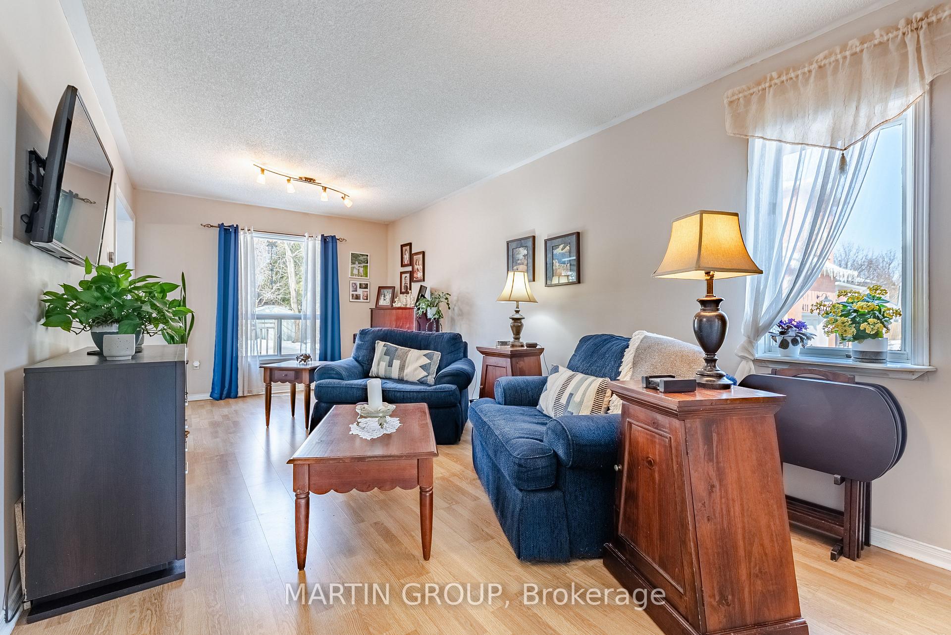 Photo 4 of 413 Levanna Lane, Oakville, River Oaks — HOMEH