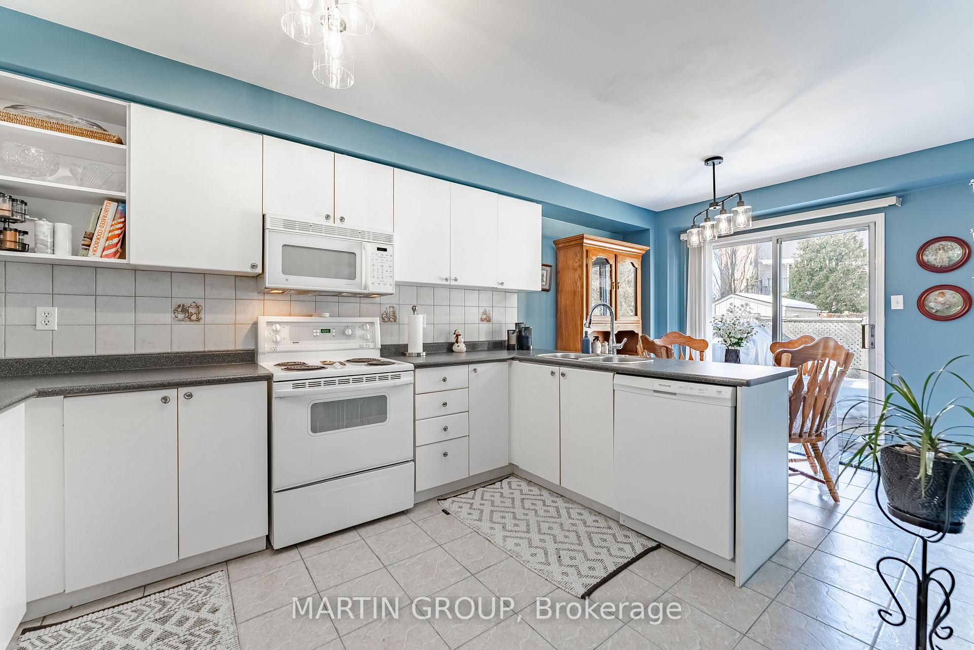Photo 8 of 413 Levanna Lane, Oakville, River Oaks — HOMEH