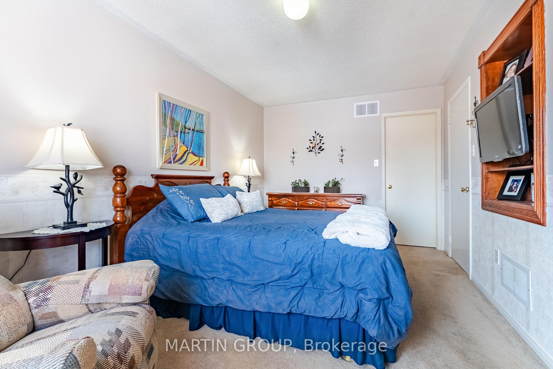 Photo 15 of 413 Levanna Lane, Oakville, River Oaks — HOMEH