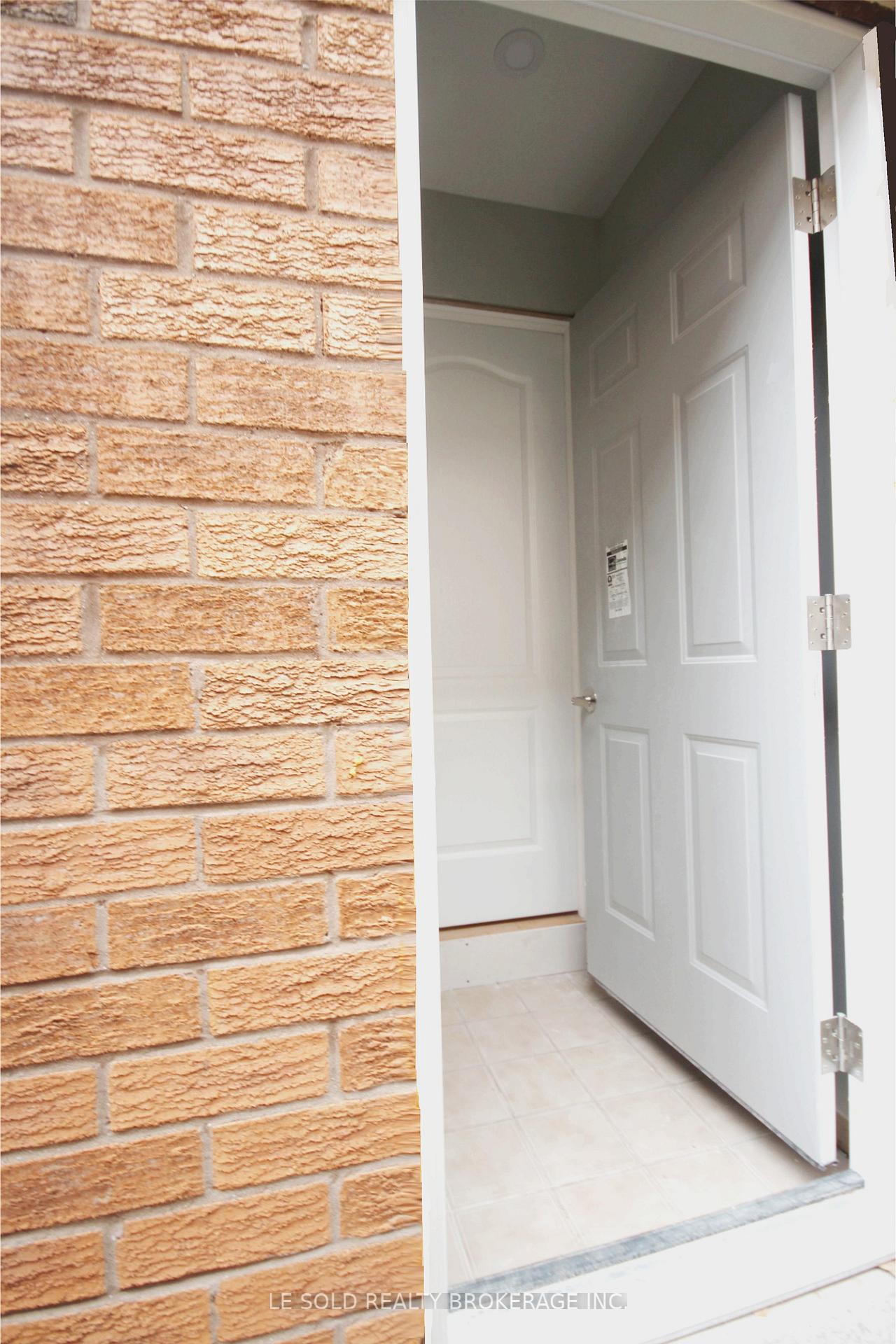 Photo 5 of Unit Bsmt A, 139 Walford Road, Markham, Middlefield — HOMEH