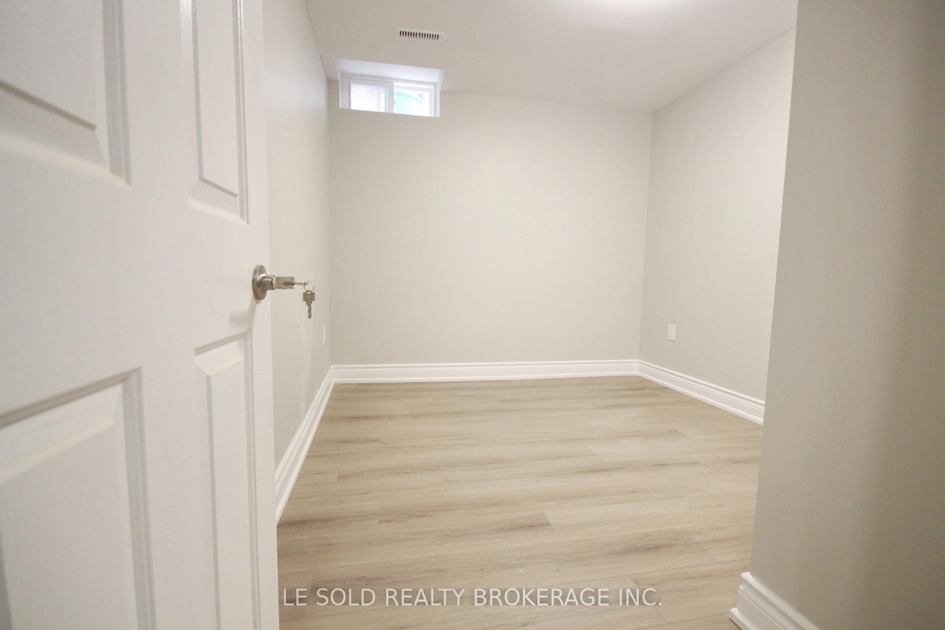 Photo 11 of Unit Bsmt A, 139 Walford Road, Markham, Middlefield — HOMEH