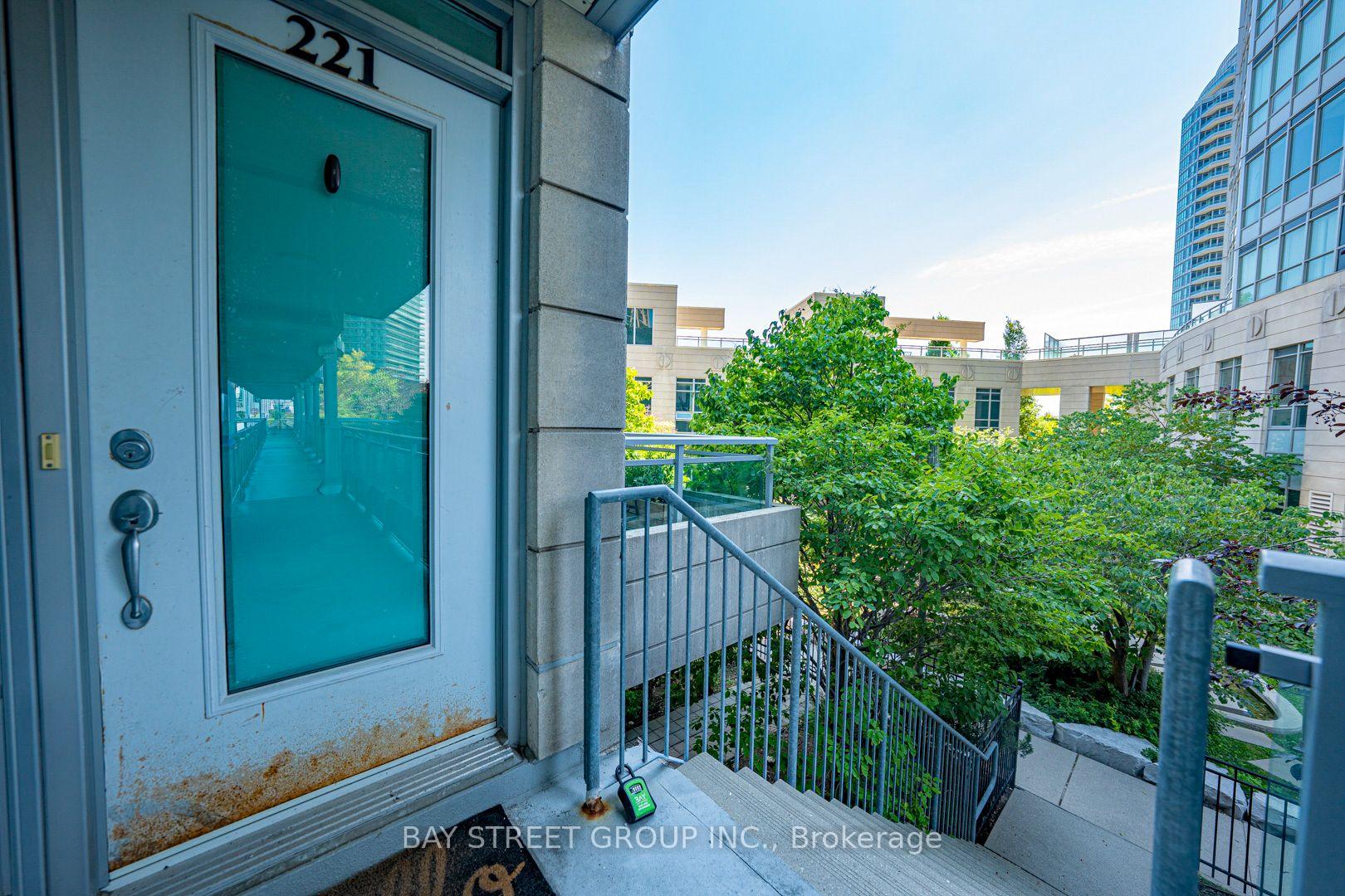 Photo 7 of Unit 221, 31 Olive Avenue, North York, Willowdale East — HOMEH