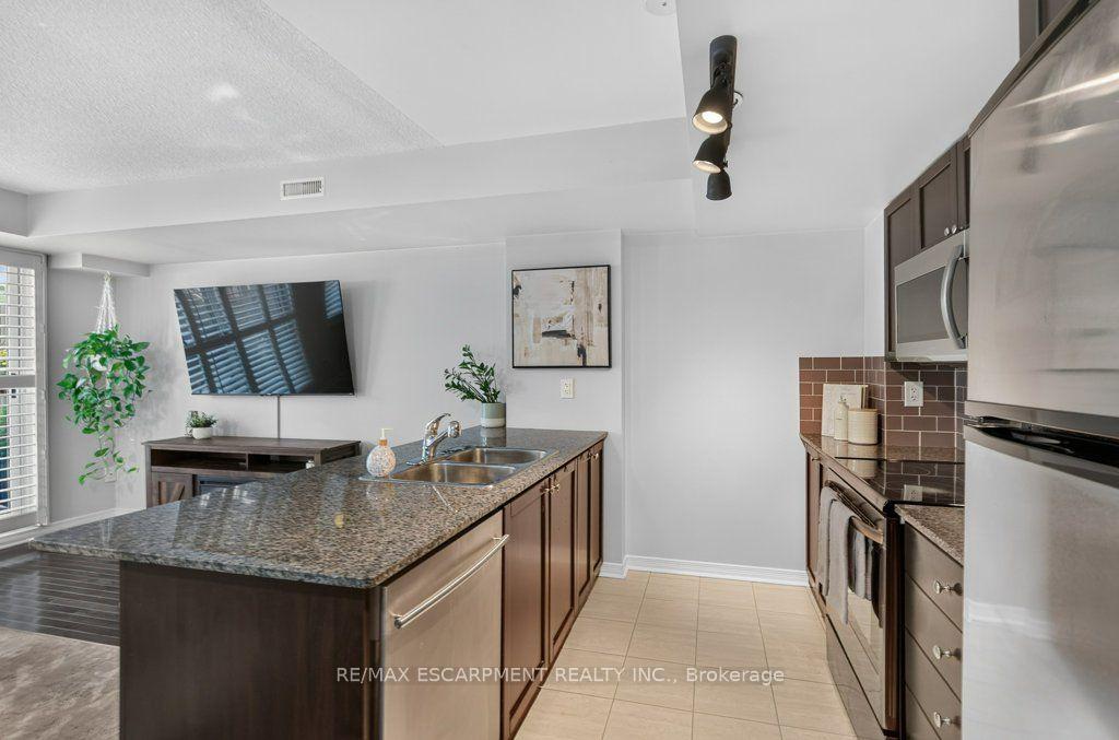 Photo 18 of Unit 135, 25 Turntable Crescent, Toronto, Dovercourt-Wallace Emerson-Junction — HOMEH