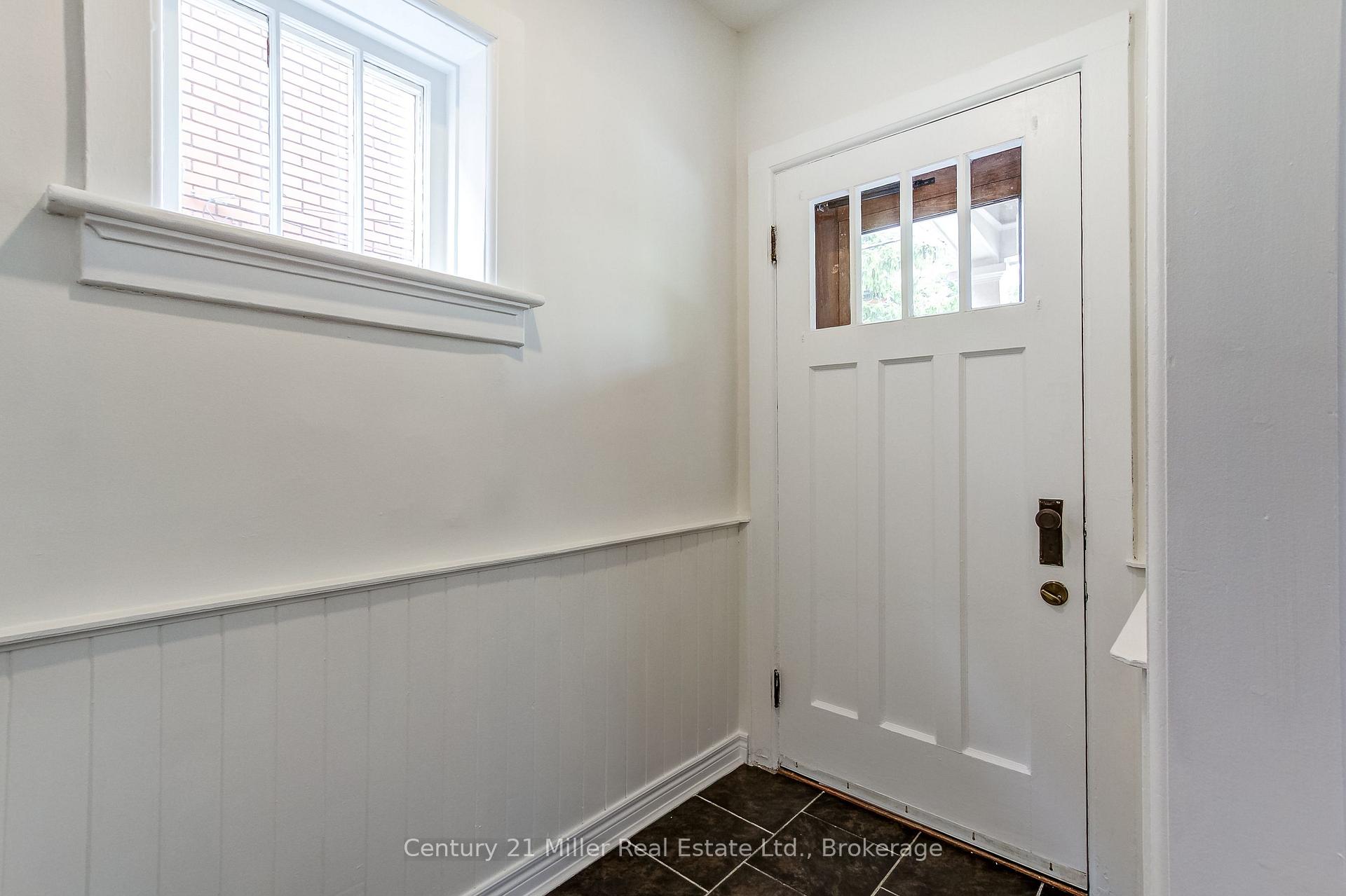 Photo 4 of 17 Whitney Place, Kitchener, Cedar Hill — HOMEH