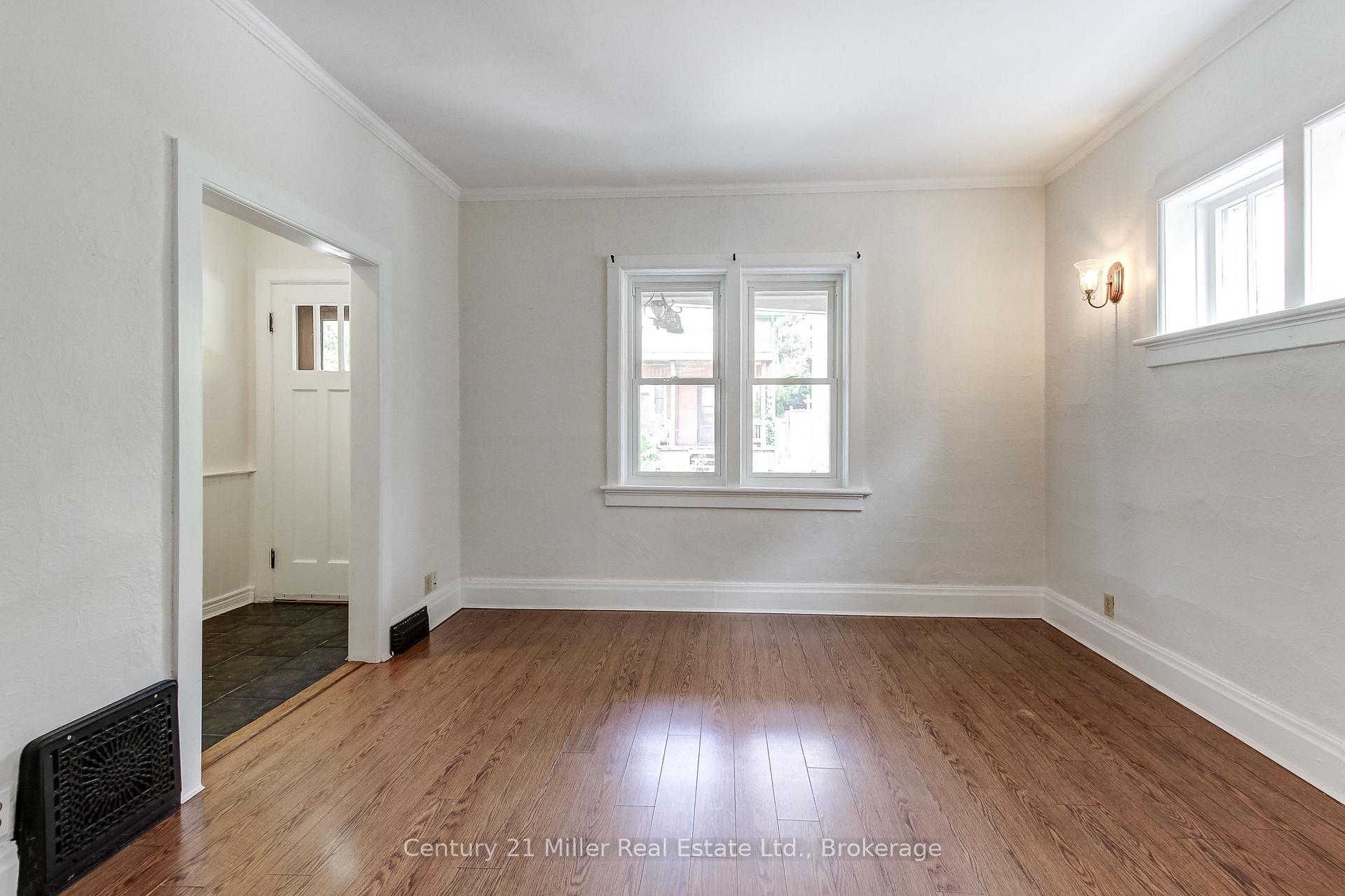Photo 5 of 17 Whitney Place, Kitchener, Cedar Hill — HOMEH