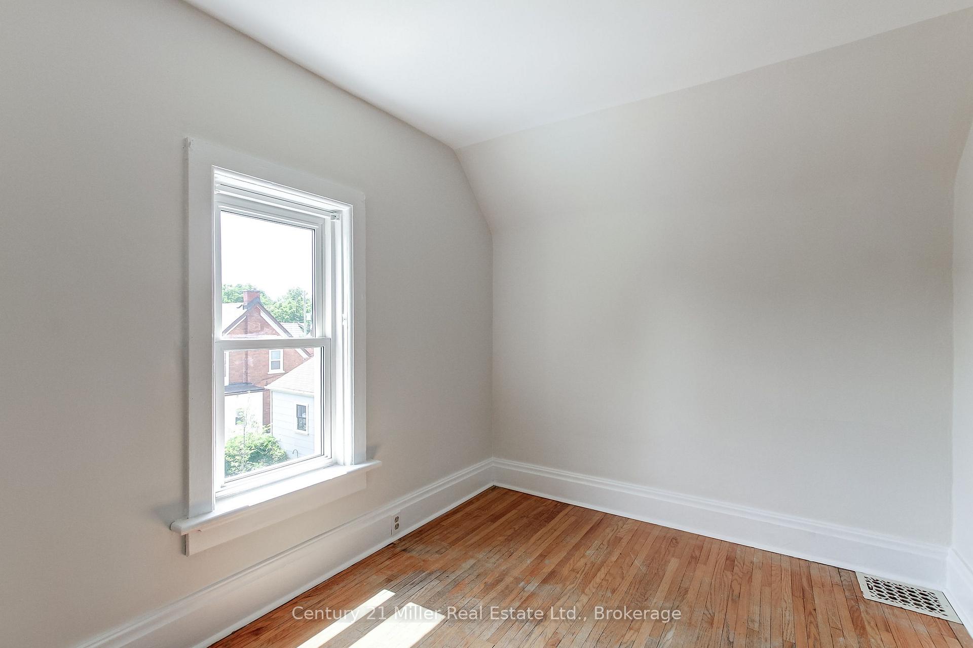 Photo 18 of 17 Whitney Place, Kitchener, Cedar Hill — HOMEH