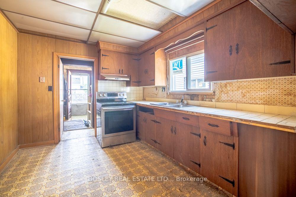 Photo 11 of 28 Tasker Street, St. Catharines, E. Chester — HOMEH