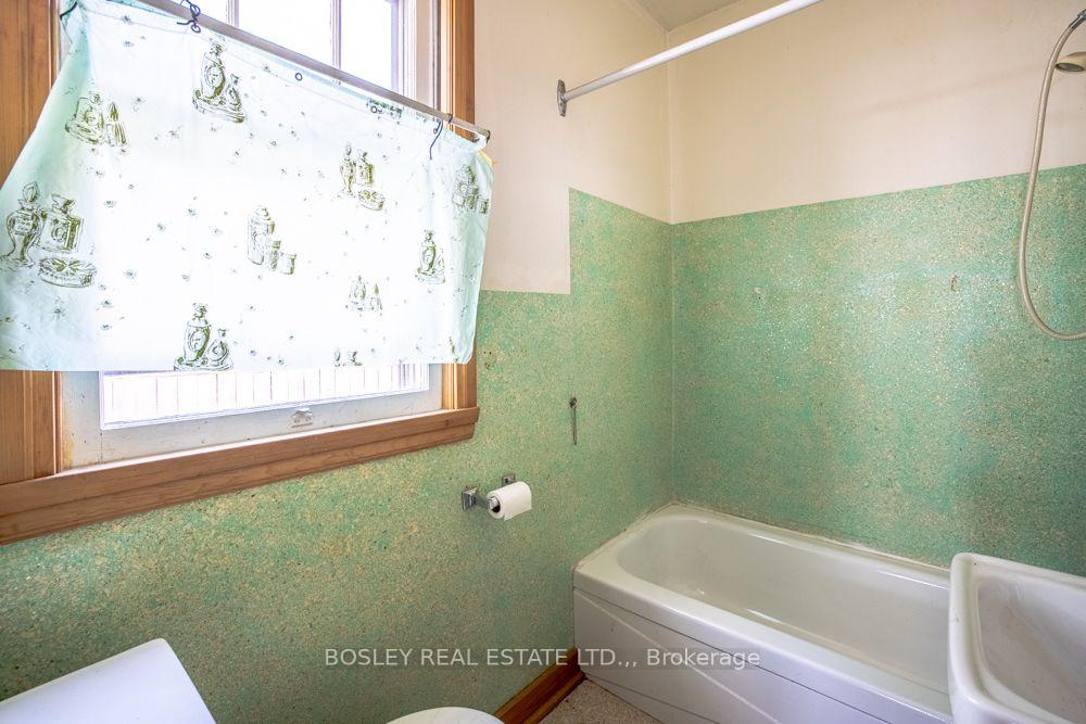 Photo 13 of 28 Tasker Street, St. Catharines, E. Chester — HOMEH