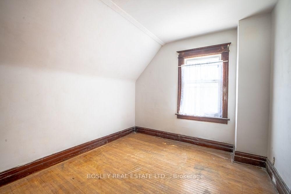 Photo 14 of 28 Tasker Street, St. Catharines, E. Chester — HOMEH