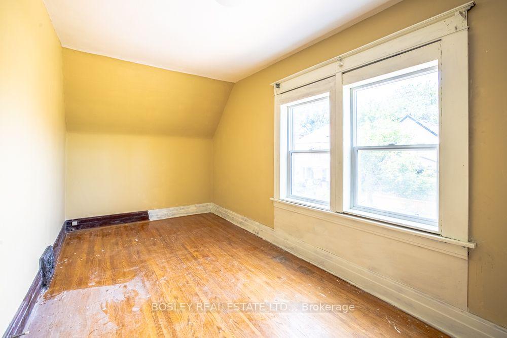 Photo 17 of 28 Tasker Street, St. Catharines, E. Chester — HOMEH