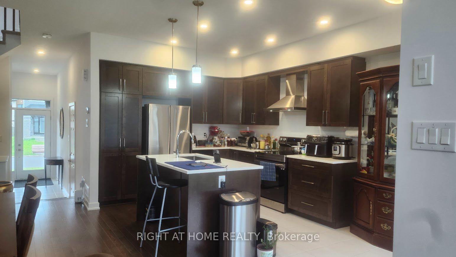 Photo 9 of 212 Trumpeter Grove, Ottawa, Riverside South/Gloucester Glen — HOMEH