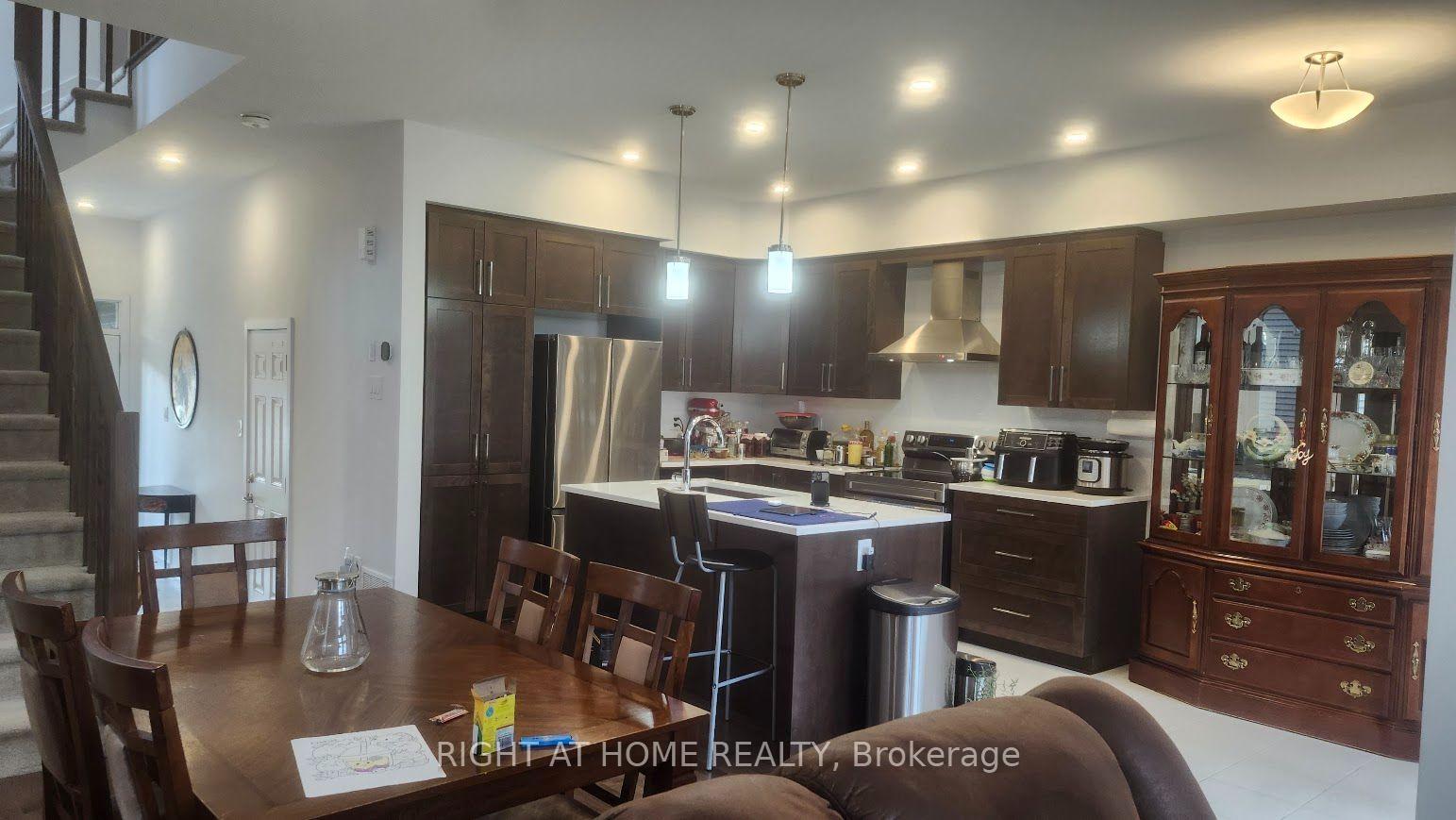 Photo 10 of 212 Trumpeter Grove, Ottawa, Riverside South/Gloucester Glen — HOMEH