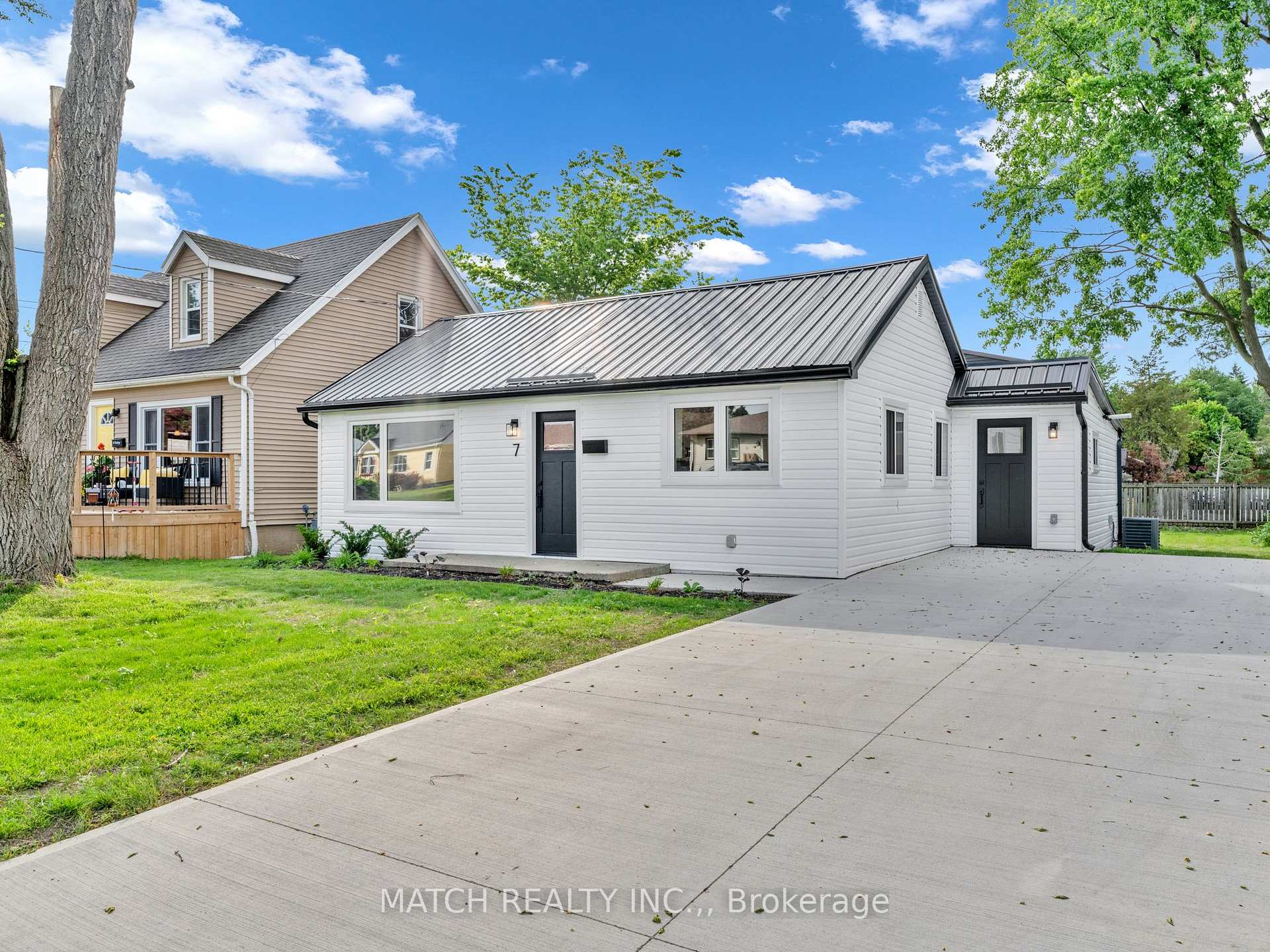 Photo 2 of 7 Oxley Drive, Chatham-Kent, Chatham — HOMEH