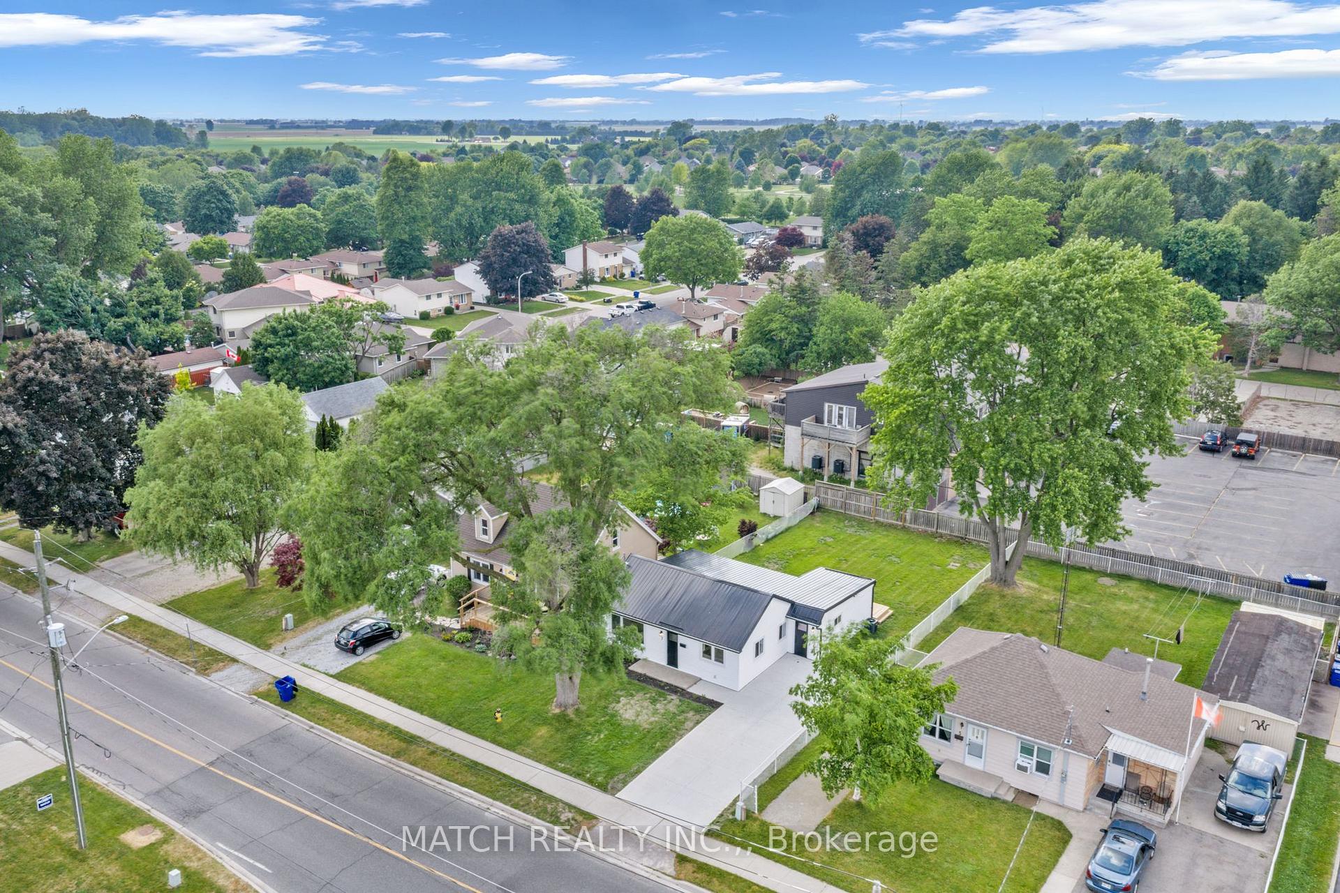Photo 3 of 7 Oxley Drive, Chatham-Kent, Chatham — HOMEH