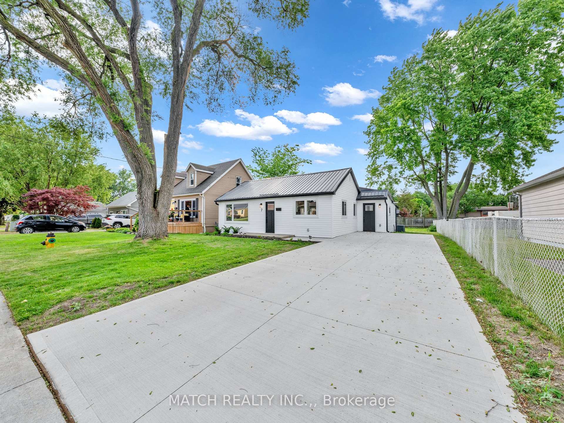 Photo 4 of 7 Oxley Drive, Chatham-Kent, Chatham — HOMEH