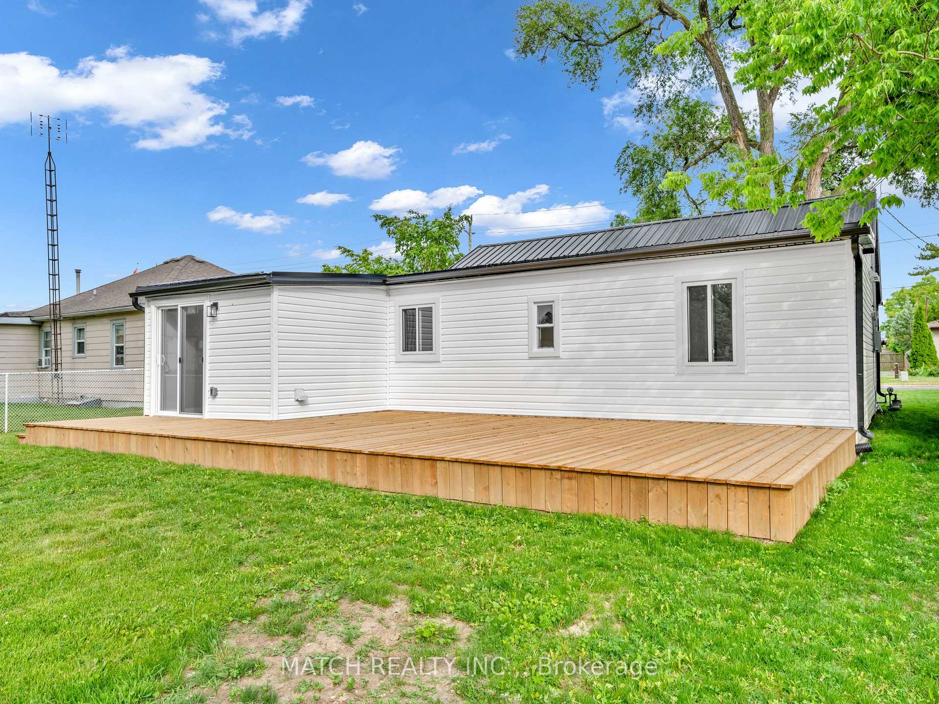 Photo 34 of 7 Oxley Drive, Chatham-Kent, Chatham — HOMEH