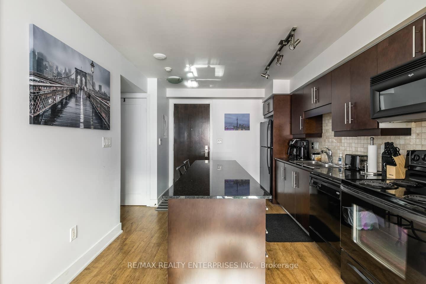 Photo 6 of Unit 1109, 20 Blue Jays Way, Toronto, Waterfront Communities — HOMEH