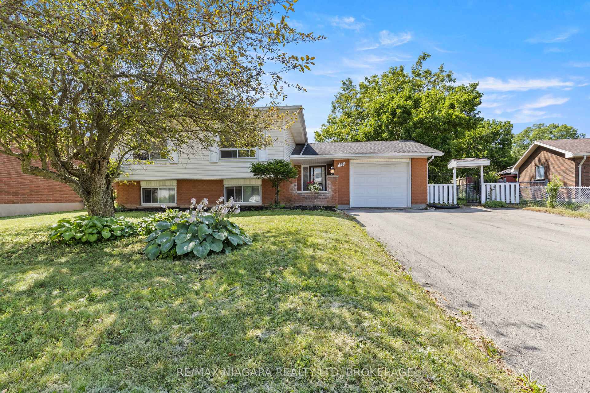 Photo 2 of 74 Westwood Crescent, Welland, Prince Charles — HOMEH