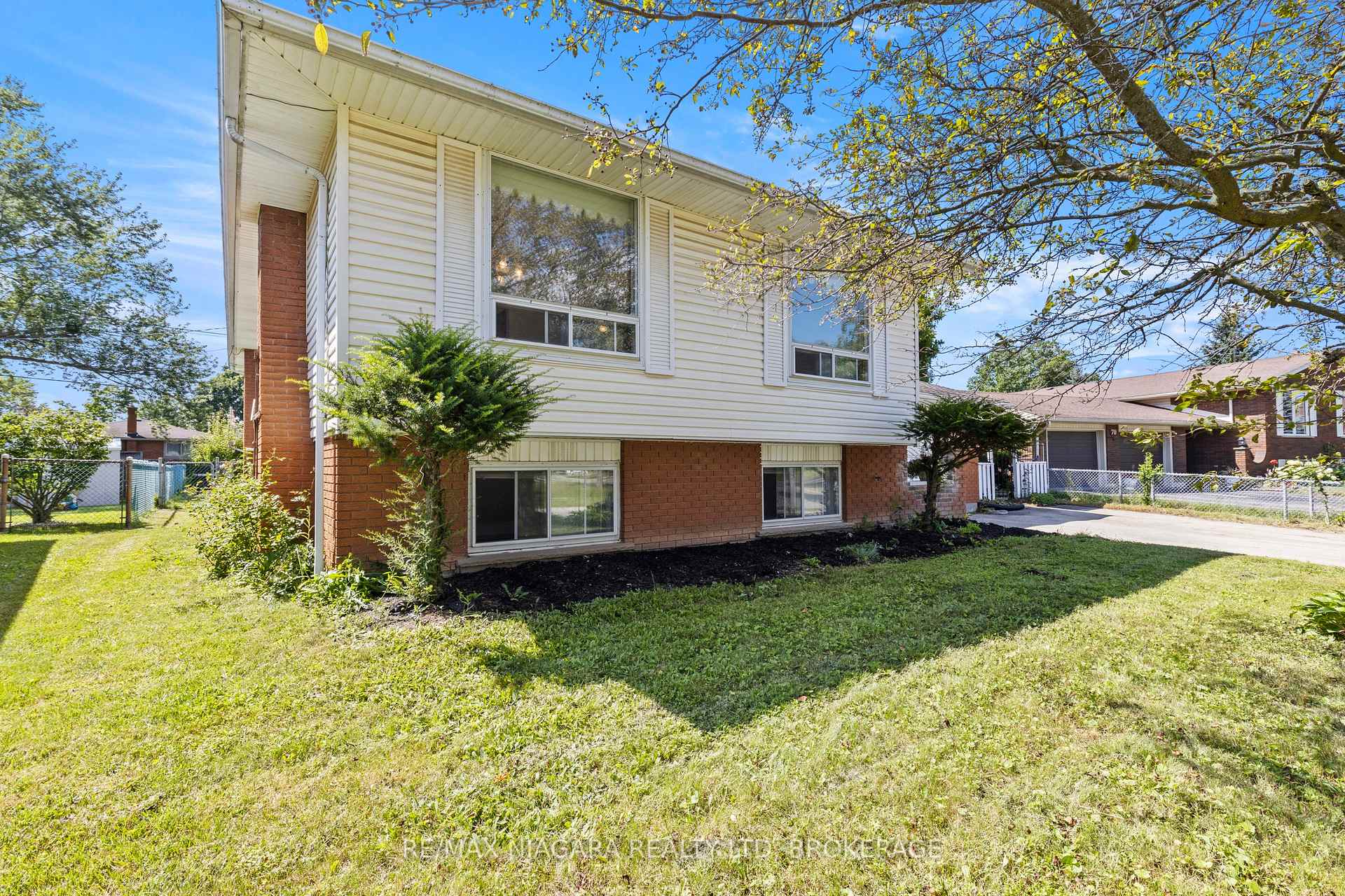 Photo 3 of 74 Westwood Crescent, Welland, Prince Charles — HOMEH
