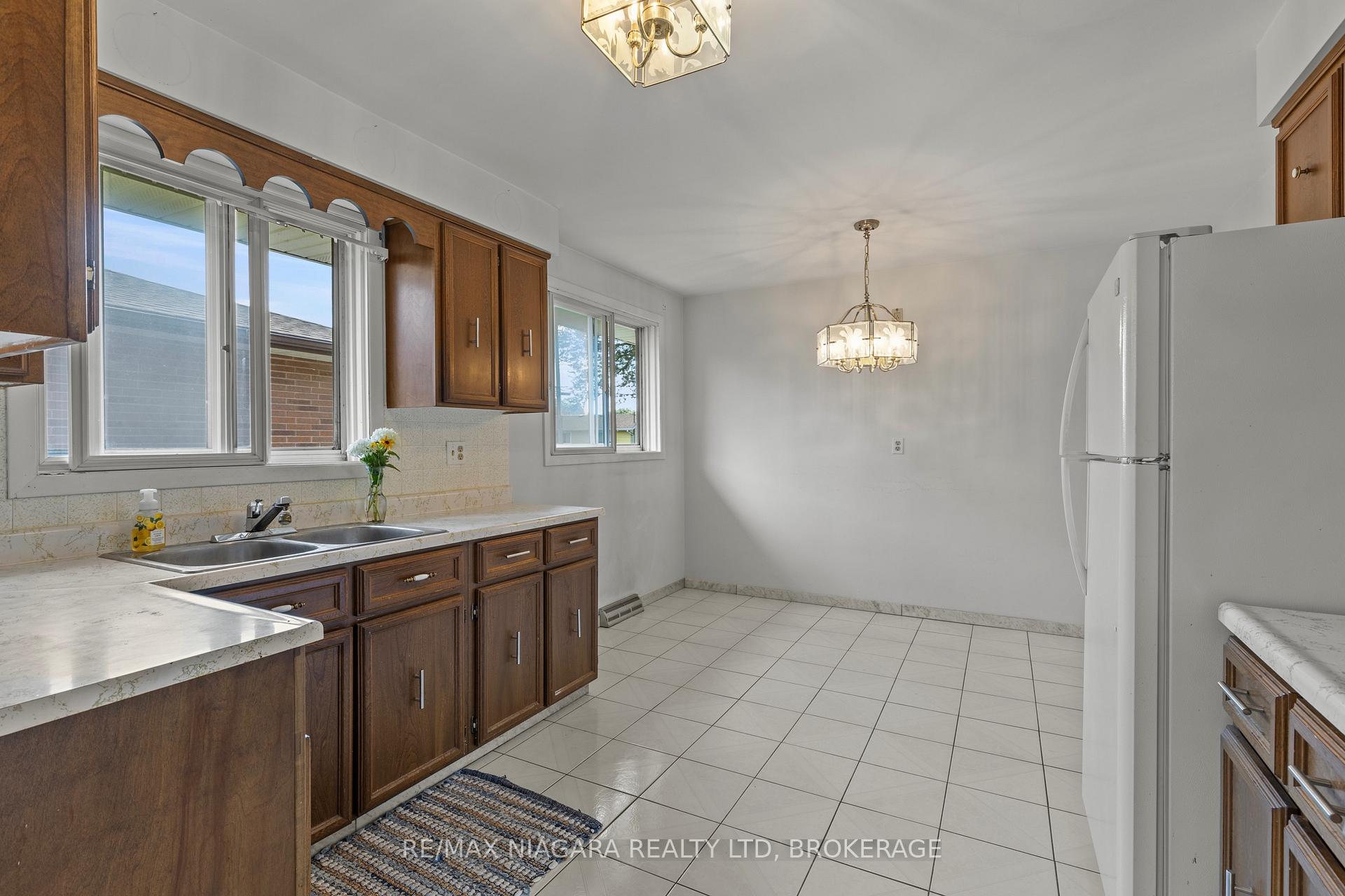 Photo 10 of 74 Westwood Crescent, Welland, Prince Charles — HOMEH