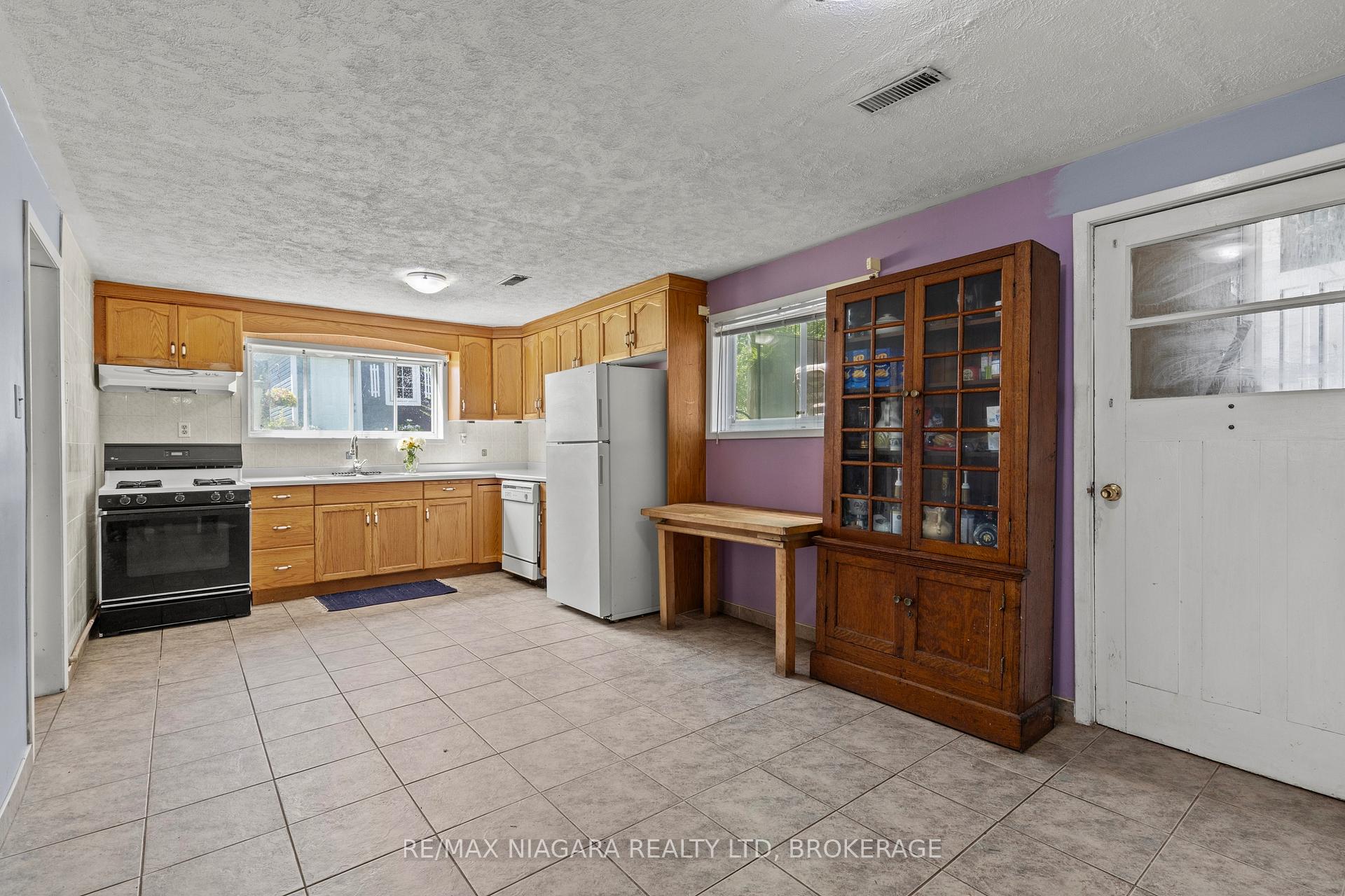 Photo 21 of 74 Westwood Crescent, Welland, Prince Charles — HOMEH