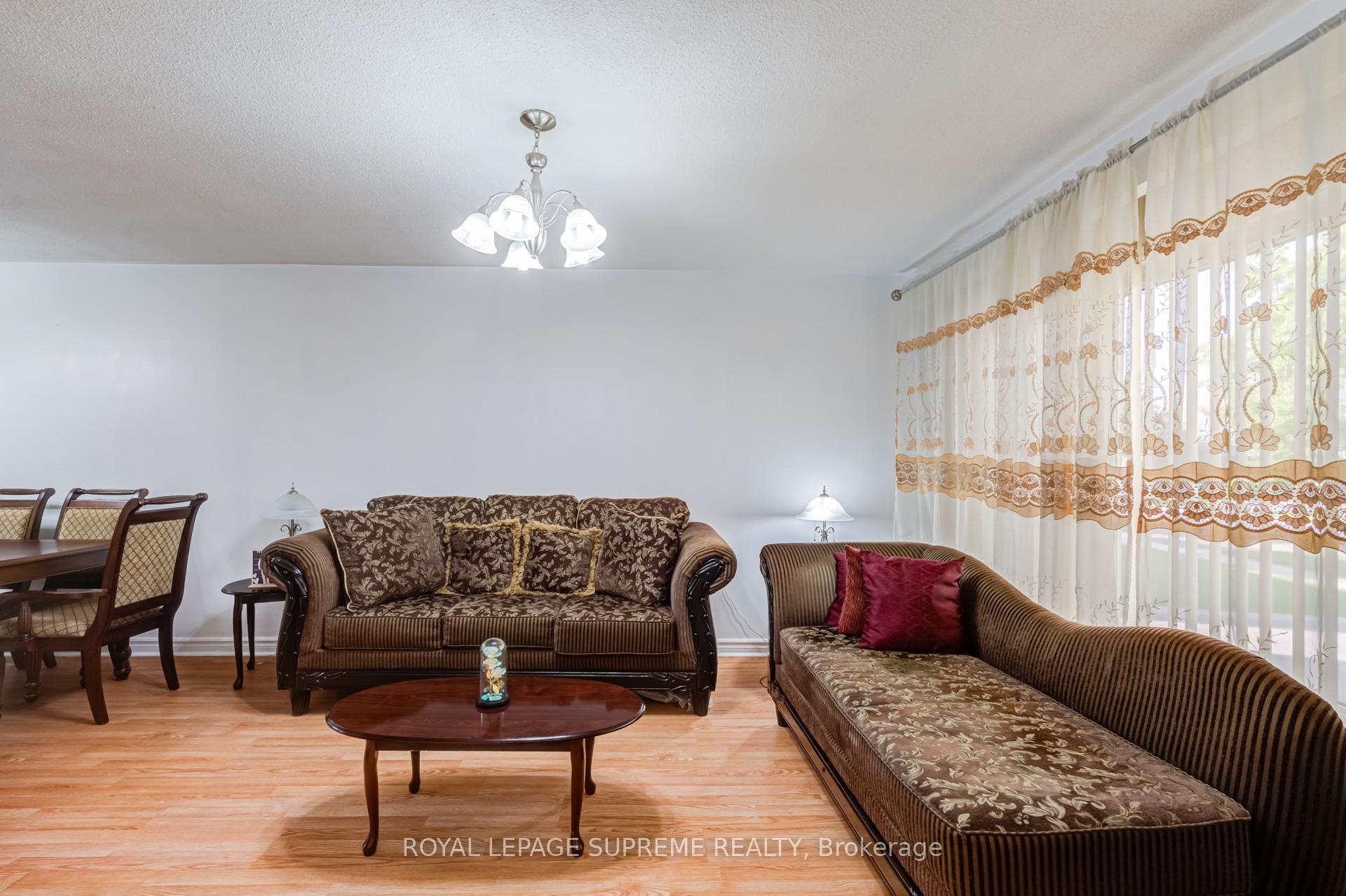 Photo 5 of 7236 Meyer Drive, Mississauga, Malton — HOMEH