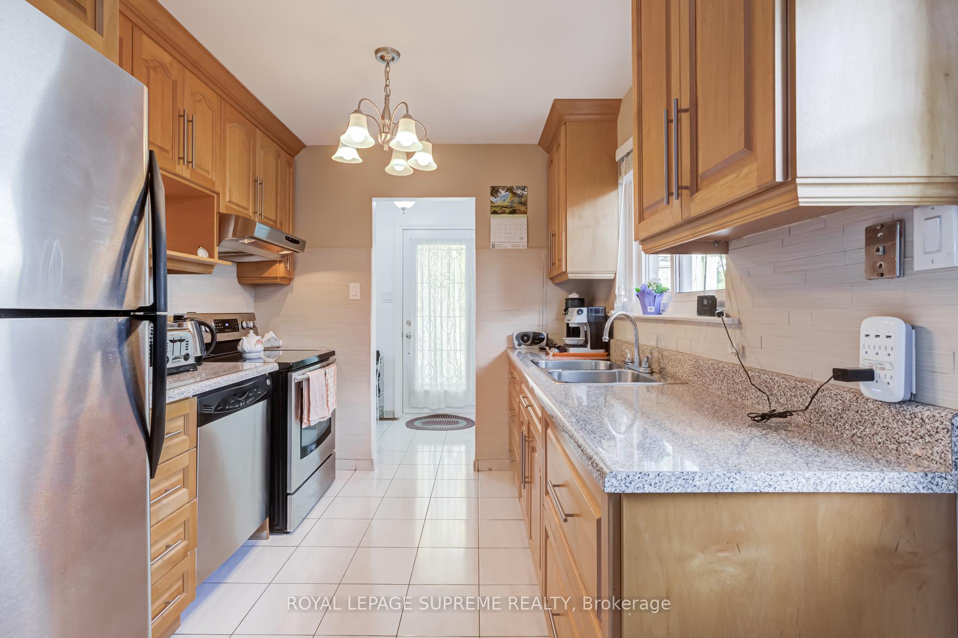 Photo 11 of 7236 Meyer Drive, Mississauga, Malton — HOMEH
