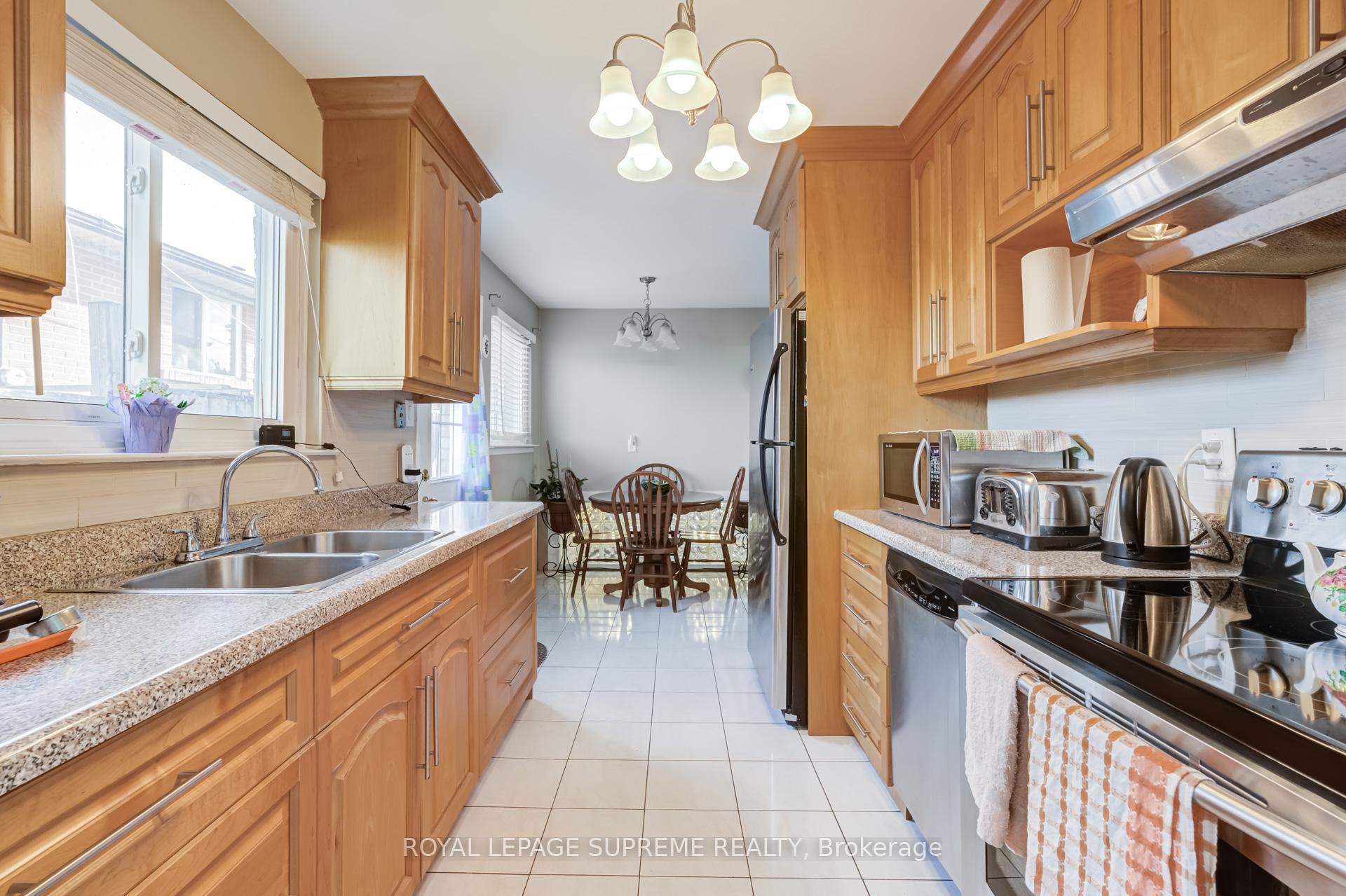 Photo 13 of 7236 Meyer Drive, Mississauga, Malton — HOMEH
