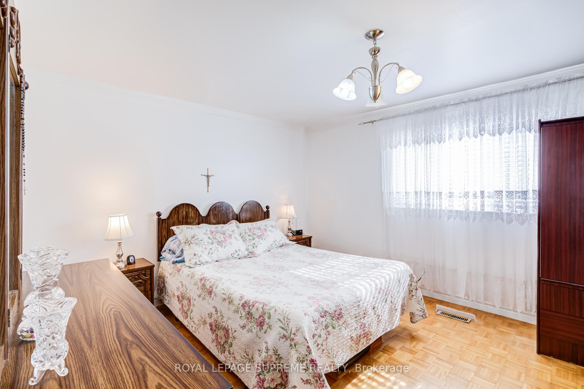 Photo 15 of 7236 Meyer Drive, Mississauga, Malton — HOMEH