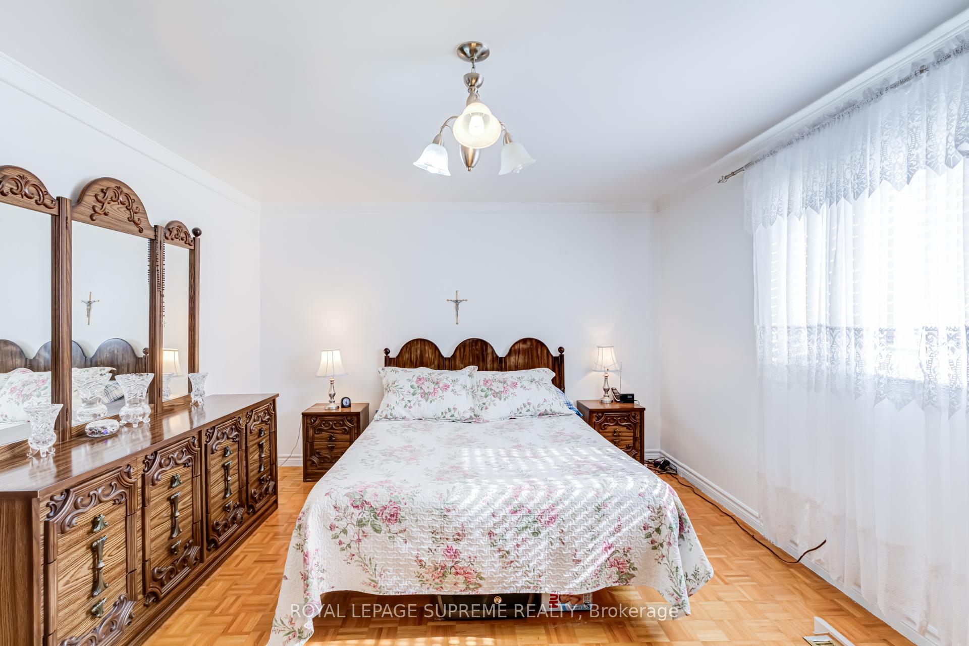 Photo 16 of 7236 Meyer Drive, Mississauga, Malton — HOMEH