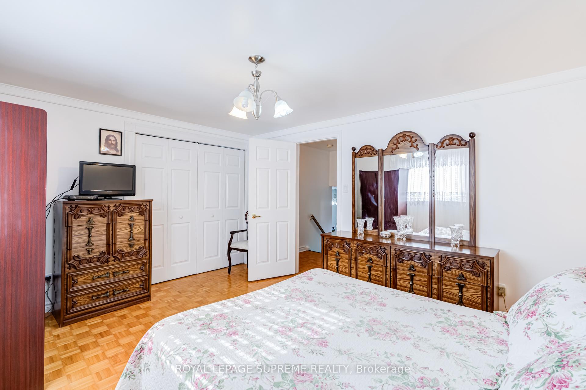 Photo 17 of 7236 Meyer Drive, Mississauga, Malton — HOMEH