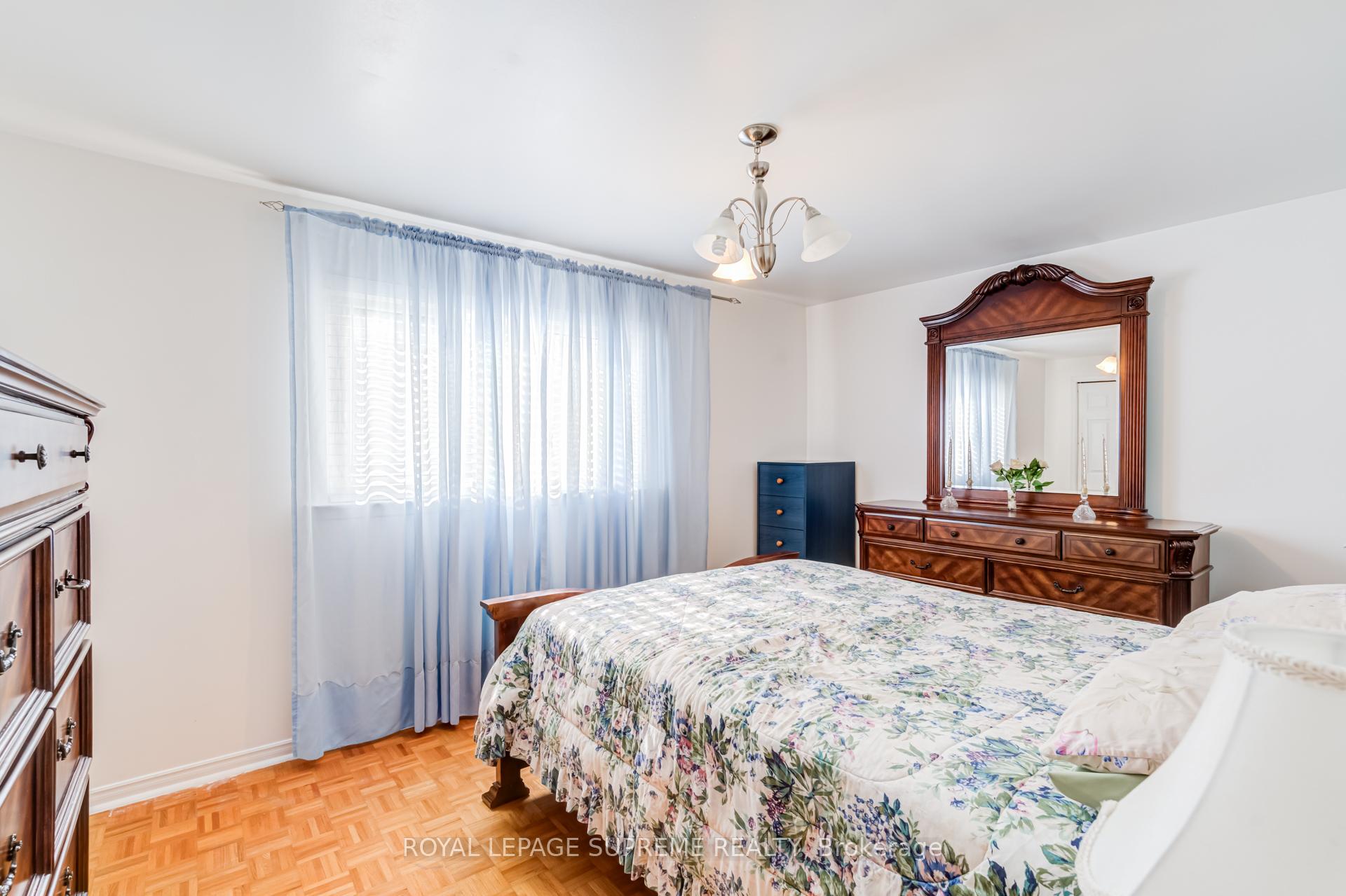 Photo 19 of 7236 Meyer Drive, Mississauga, Malton — HOMEH