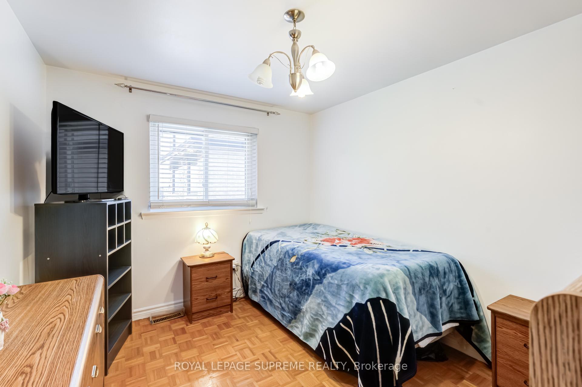 Photo 20 of 7236 Meyer Drive, Mississauga, Malton — HOMEH