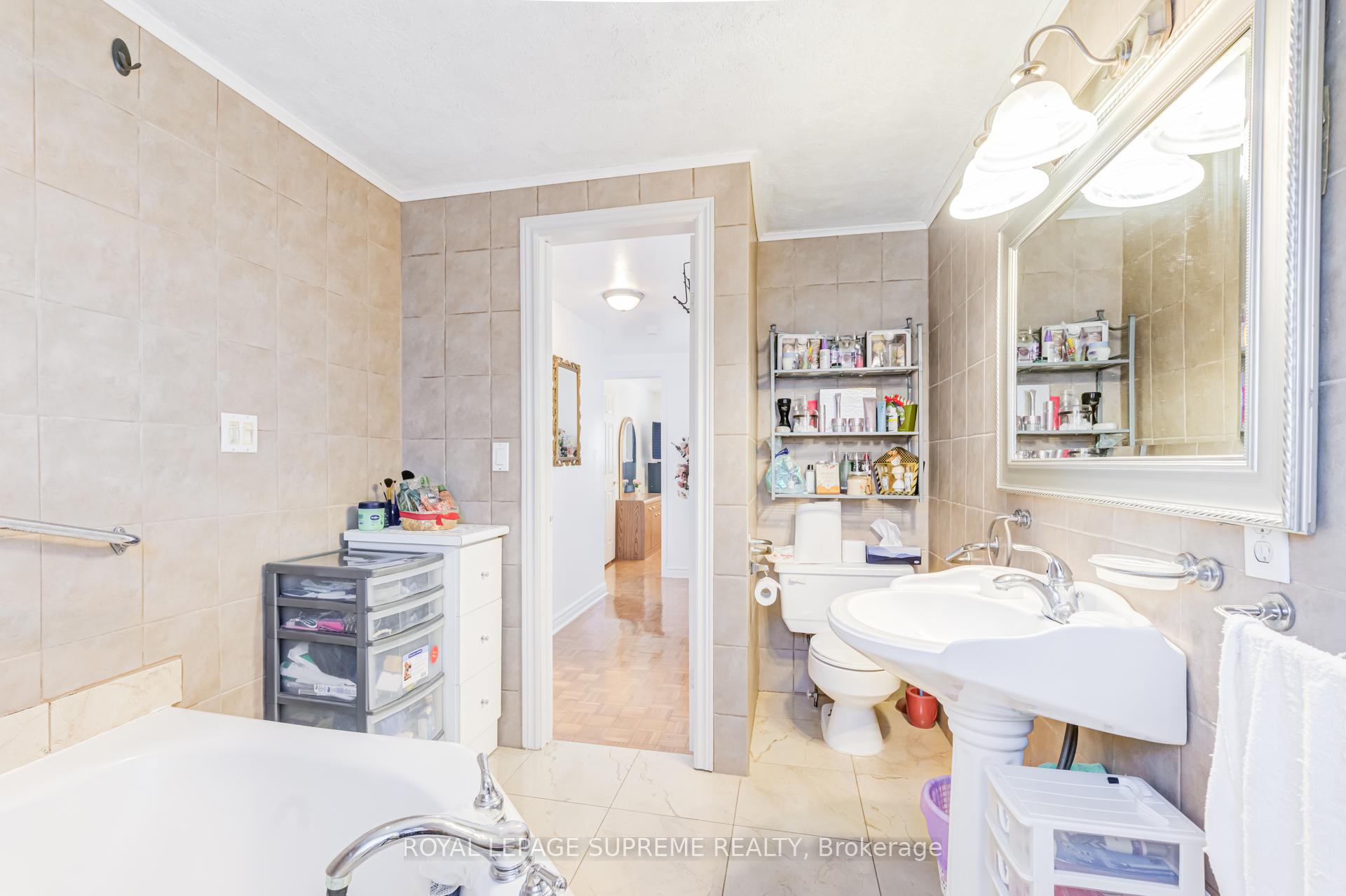 Photo 22 of 7236 Meyer Drive, Mississauga, Malton — HOMEH