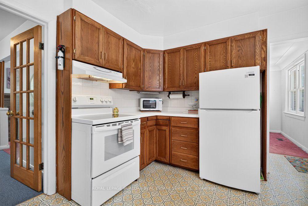 Photo 15 of 392 Henderson Road, Burlington, Shoreacres — HOMEH