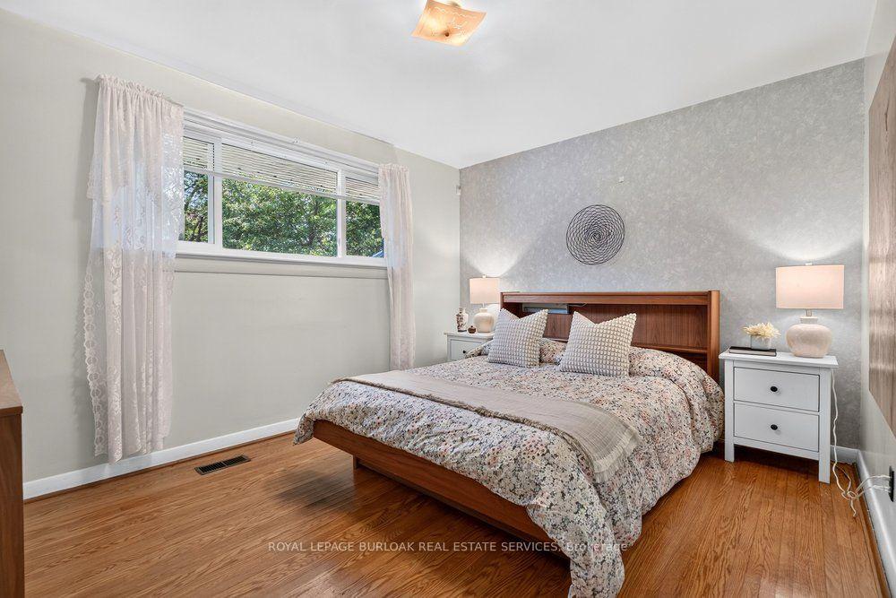 Photo 16 of 392 Henderson Road, Burlington, Shoreacres — HOMEH