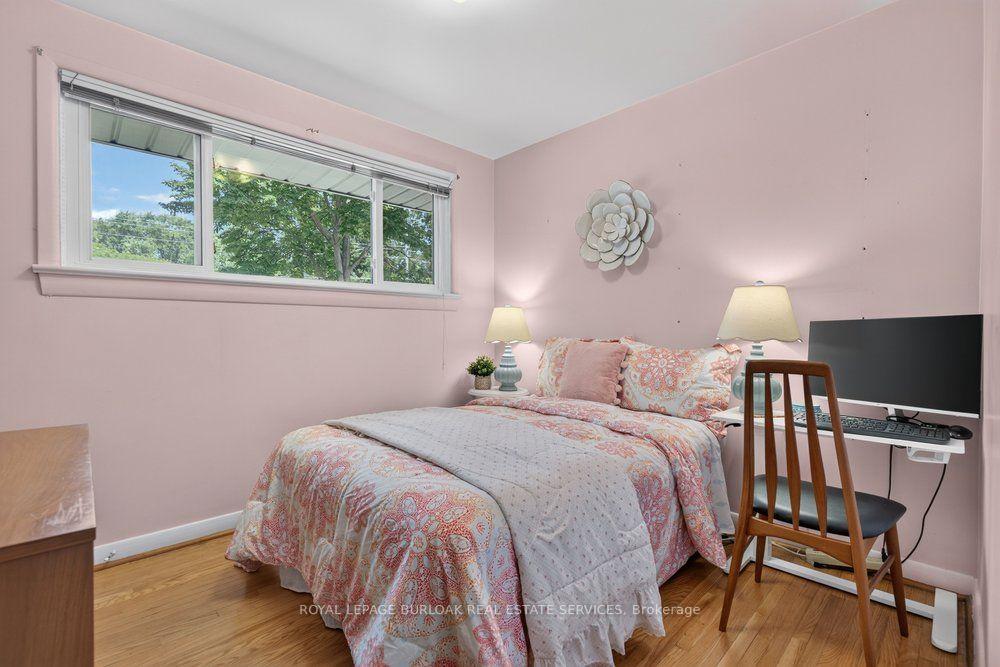 Photo 18 of 392 Henderson Road, Burlington, Shoreacres — HOMEH