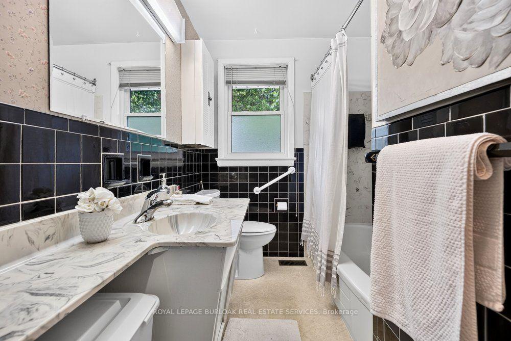 Photo 19 of 392 Henderson Road, Burlington, Shoreacres — HOMEH